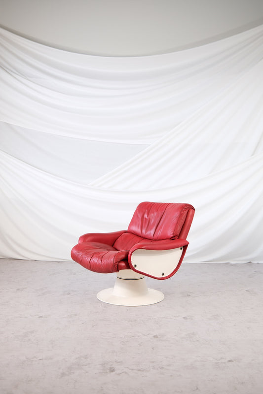 Yrjö Kukkapuro Saturnus, Red Leather