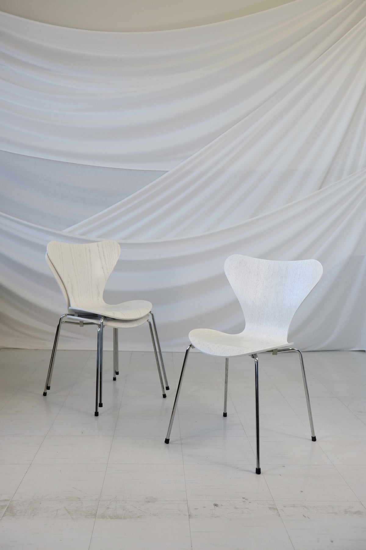 Arne Jacobsen for Fritz Hansen Model 3107 Seven (set of three)