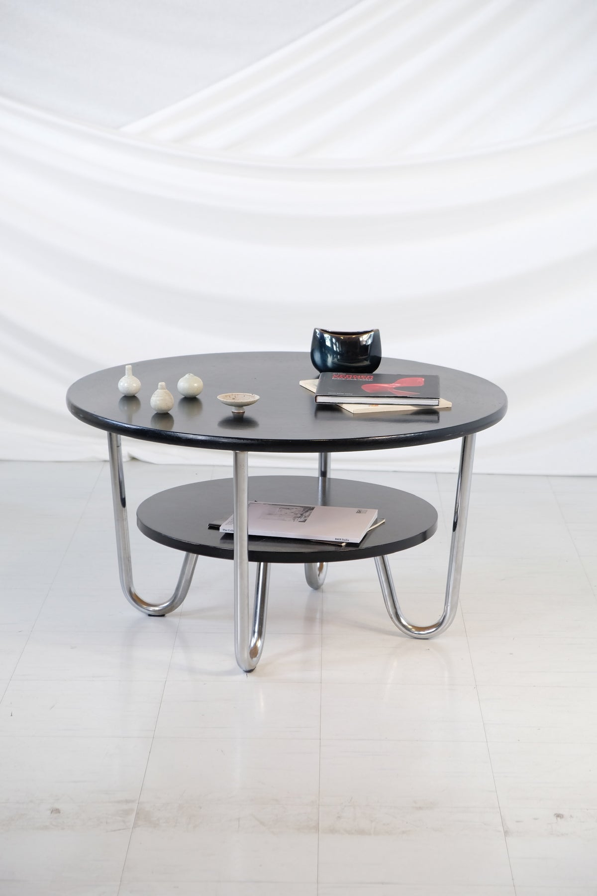 Pyöreä sohvapöytä, teräsputkijalat, 1930-luvun Bauhaus