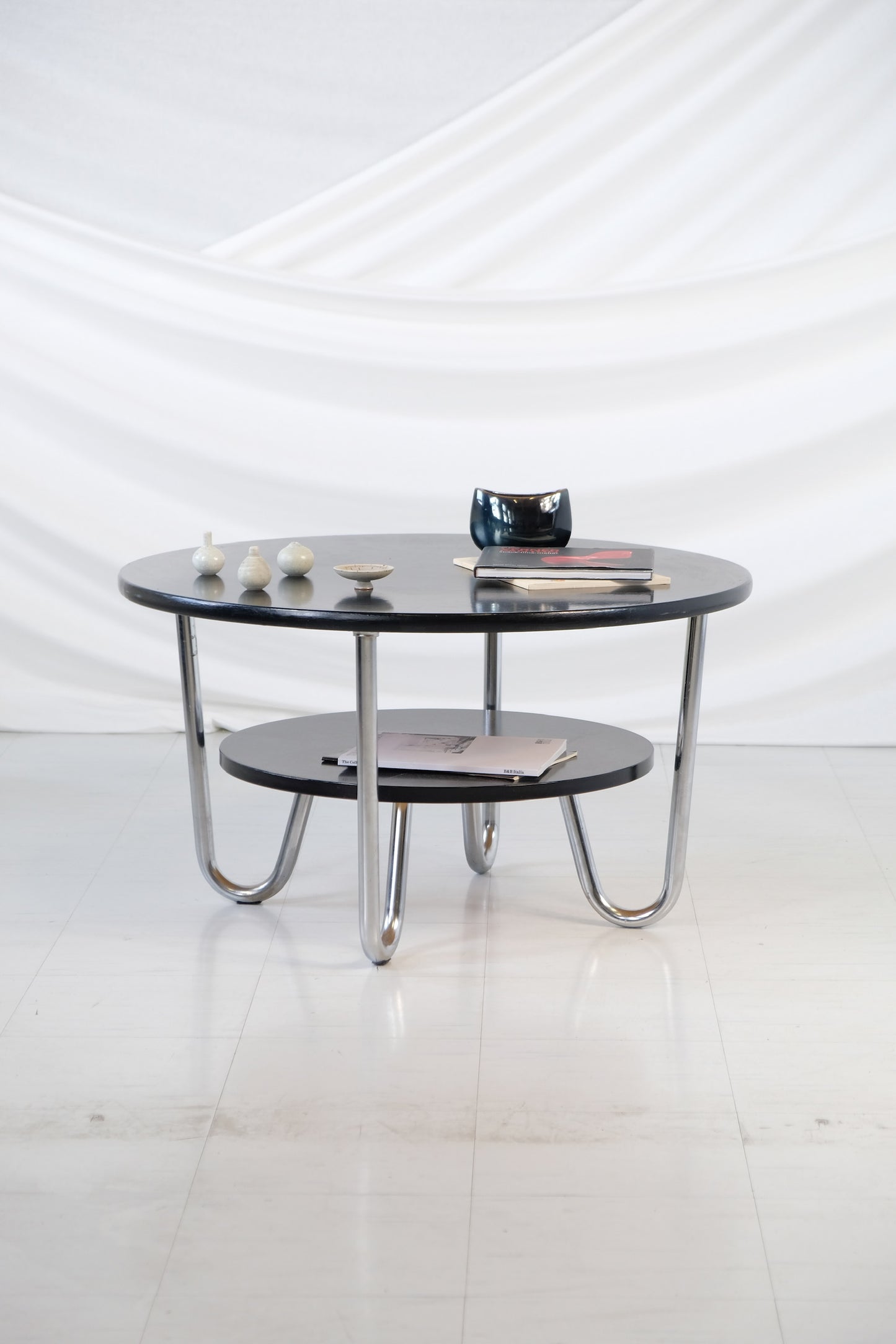 Pyöreä sohvapöytä, teräsputkijalat, 1930-luvun Bauhaus