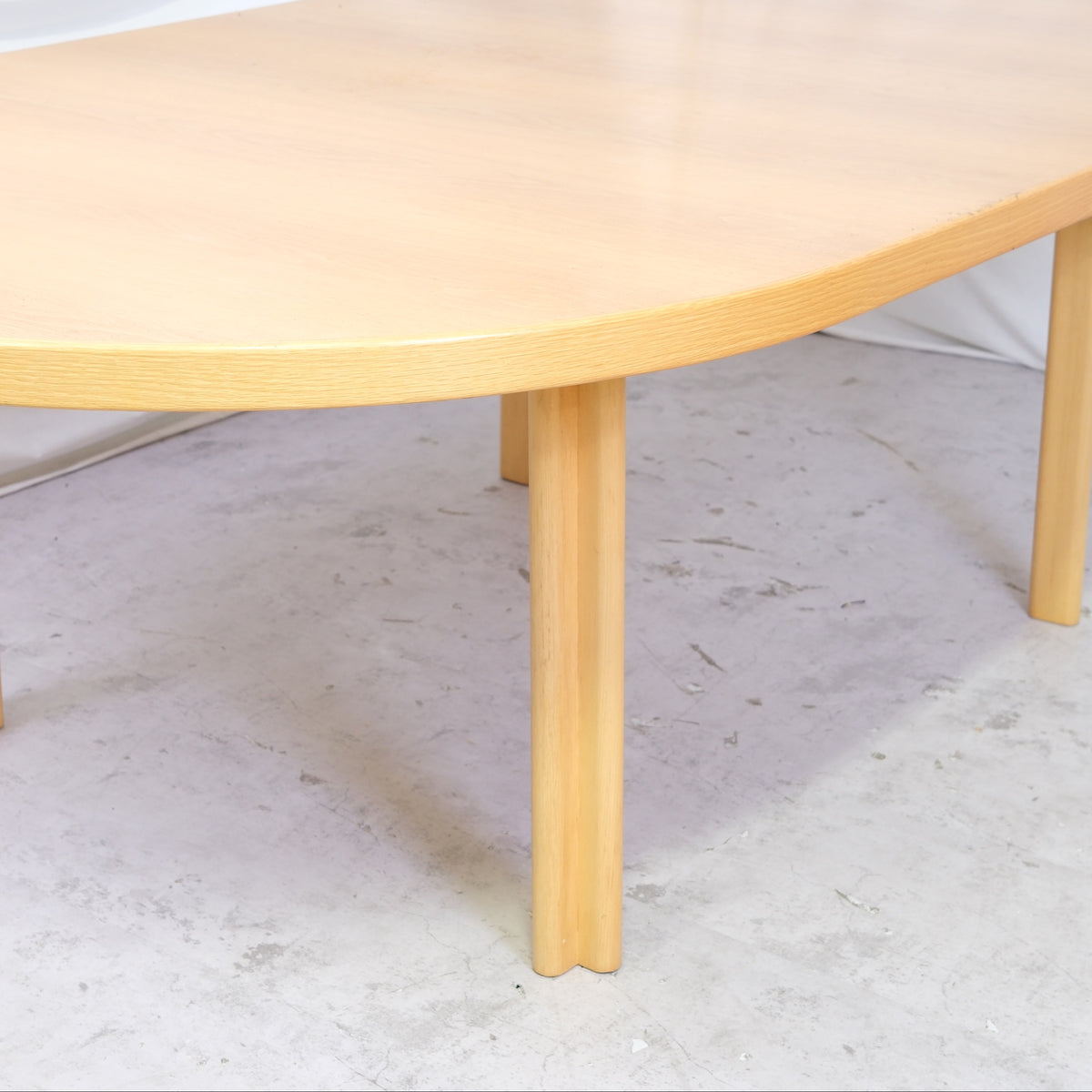 Artek suuri saarnipöytä HL2-jaloilla – Alvar Aalto, tilaustuote