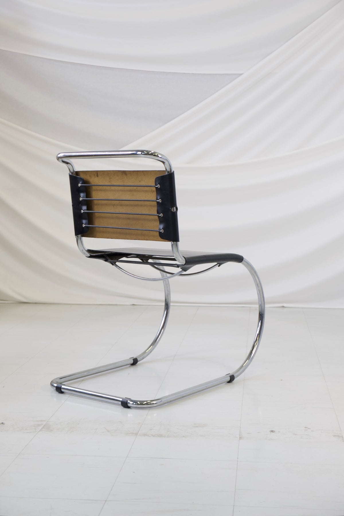 MR10-tuolit – Ludwig Mies van der Rohe, 4 kpl
