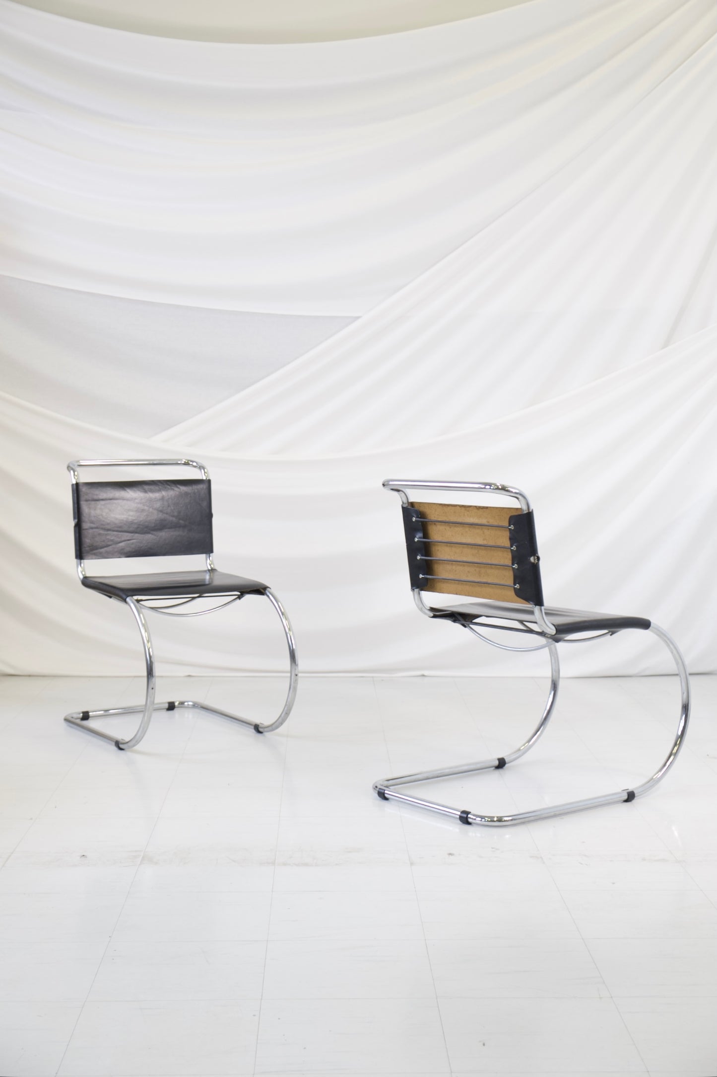 MR10-tuolit – Ludwig Mies van der Rohe, 4 kpl
