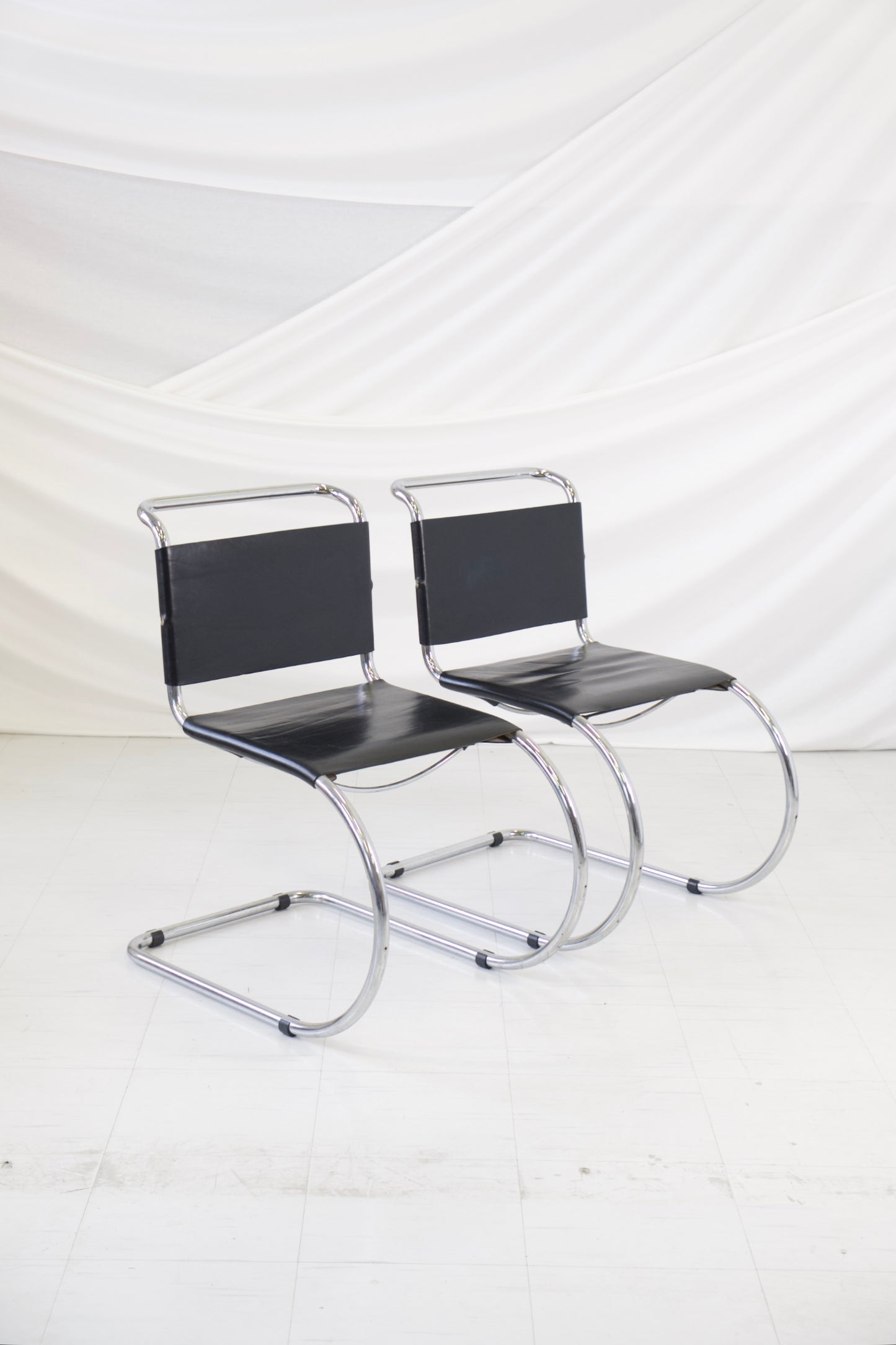 MR10-tuolit – Ludwig Mies van der Rohe, 4 kpl