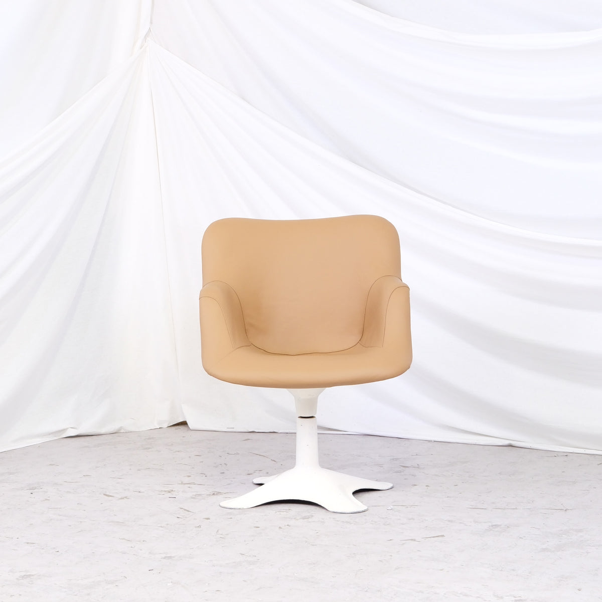 Yrjö Kukkapuro Junior 416 -tuoli, beige nahka, valmistaja Haimi