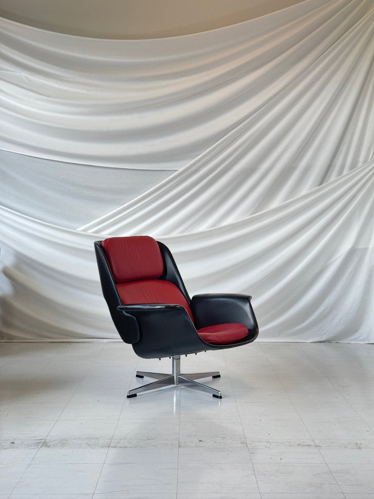 Olli Borg “Rondo” Lounge Chair 1960s