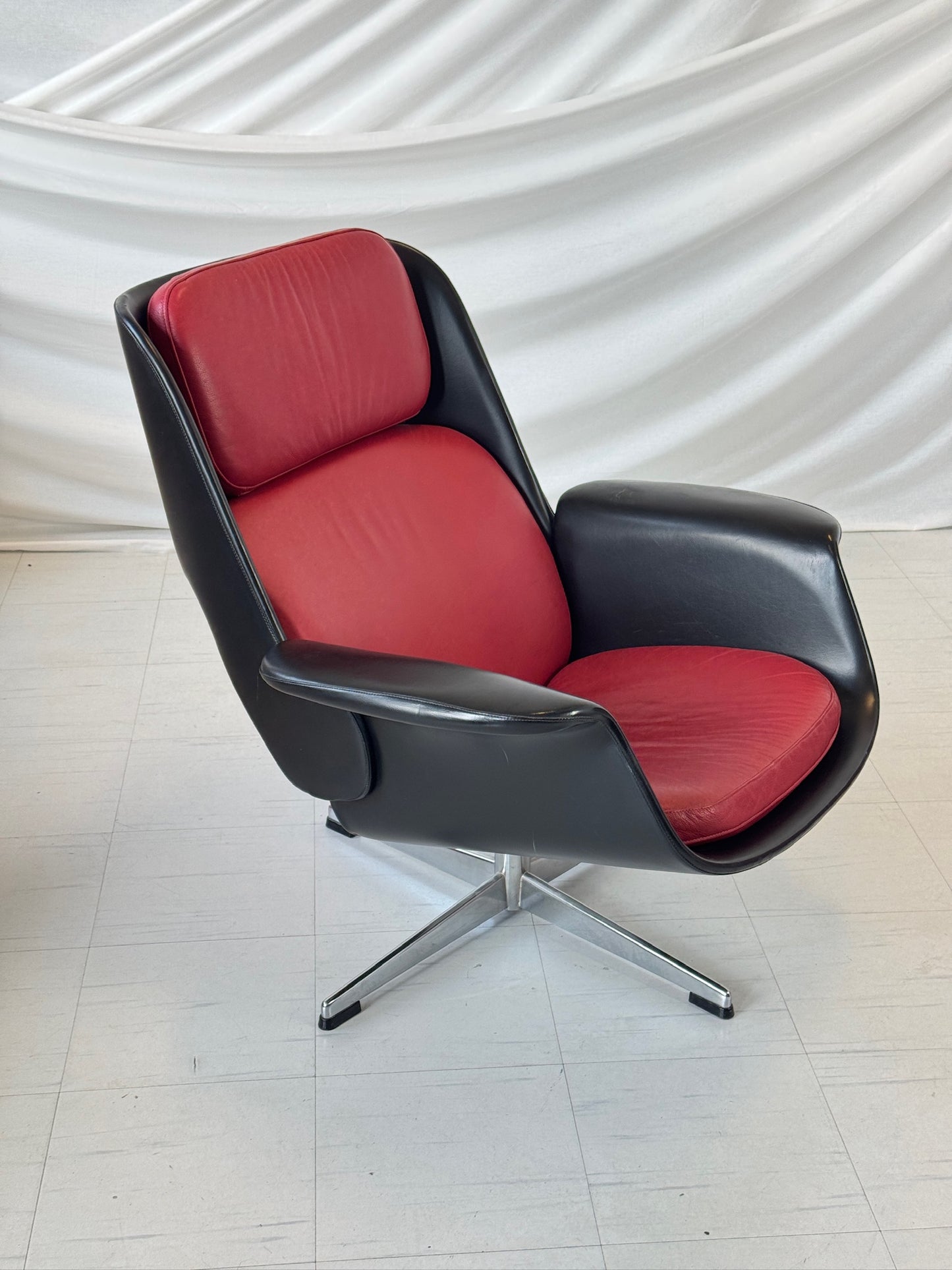 Olli Borg “Rondo” Lounge Chair 1960s