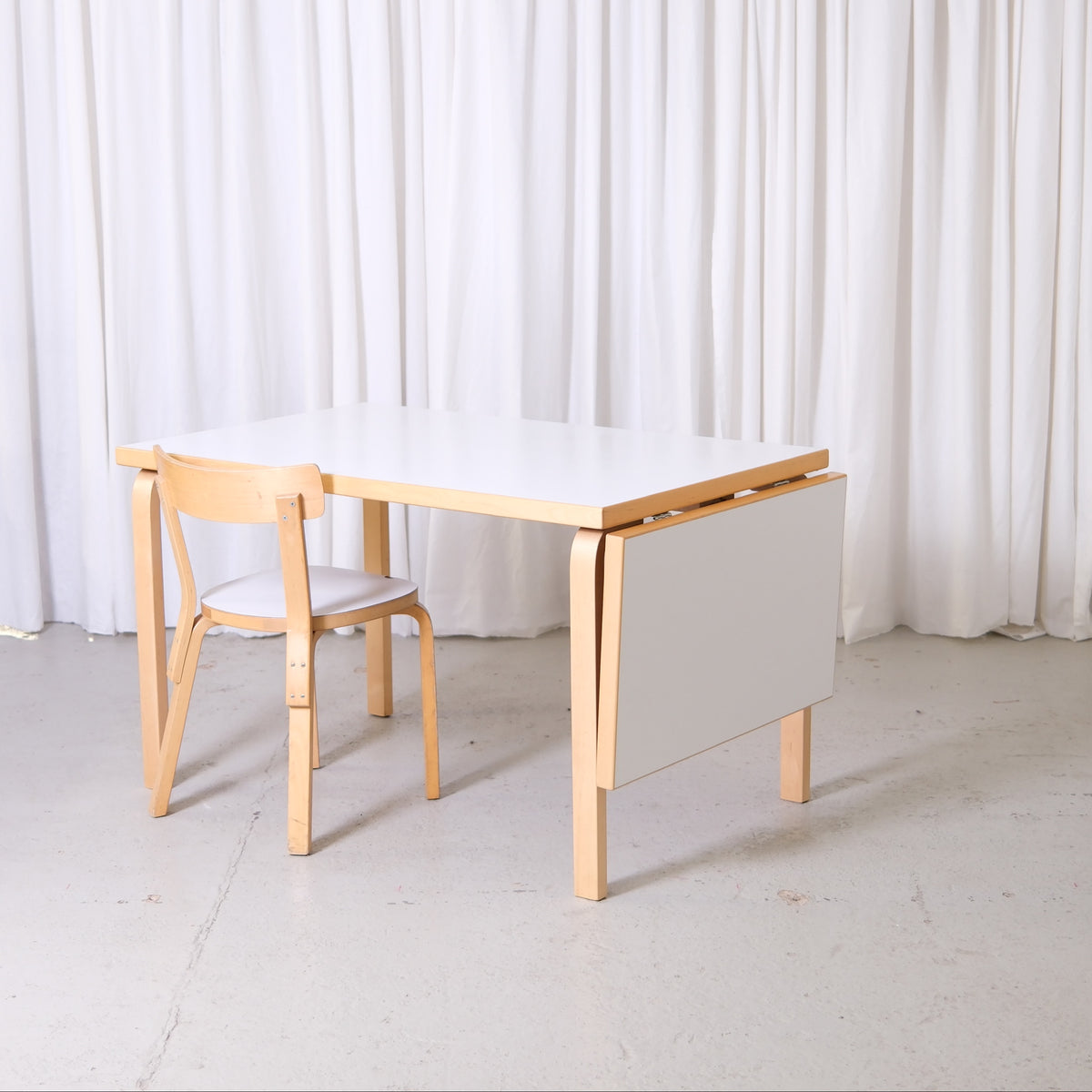 Artek suuri taittopöytä – Alvar Aalto