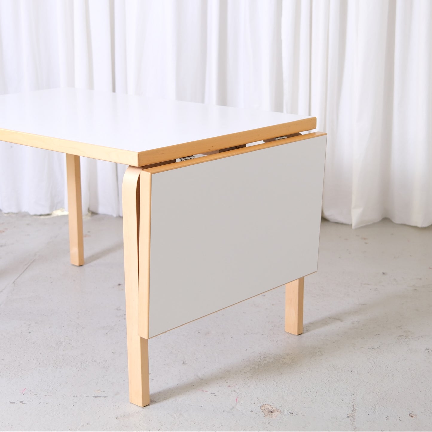 Artek suuri taittopöytä – Alvar Aalto