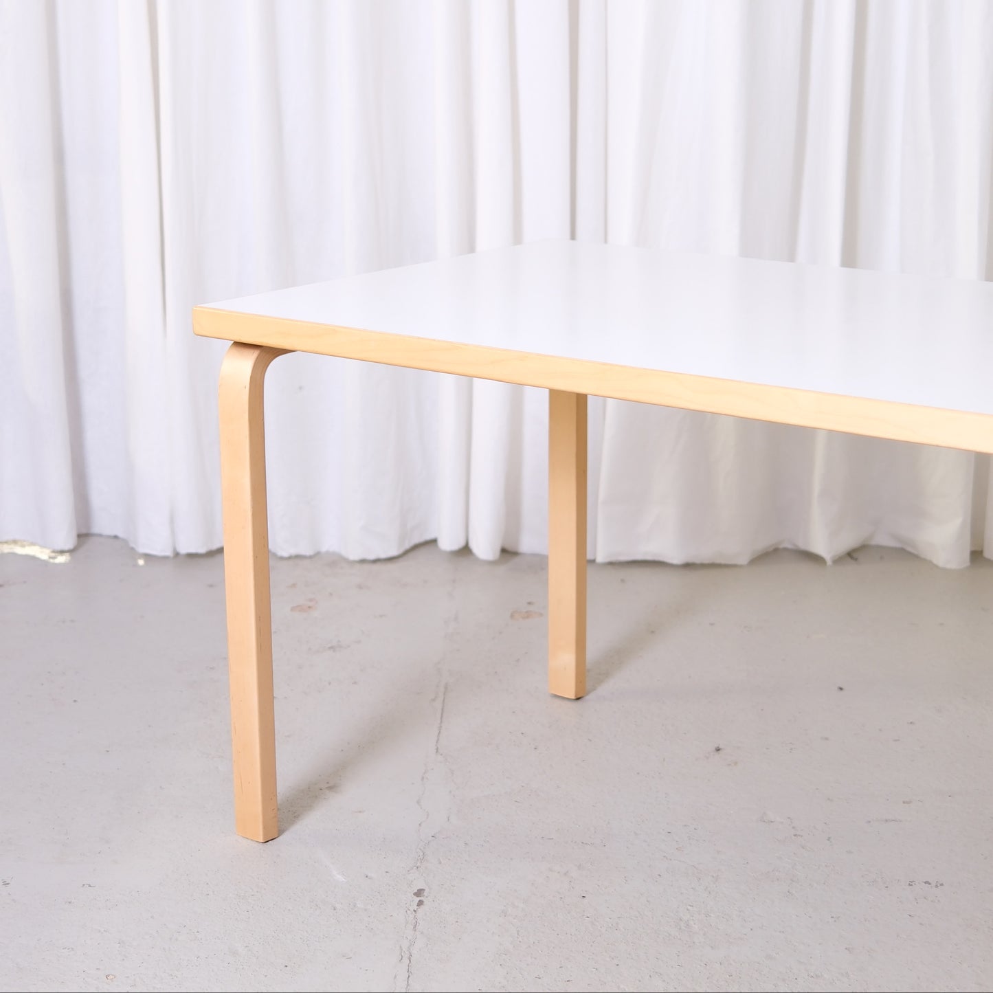 Artek suuri taittopöytä – Alvar Aalto