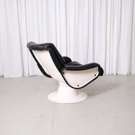 Yrjö Kukkapuro Saturnus Lounge Chair in Black Leather