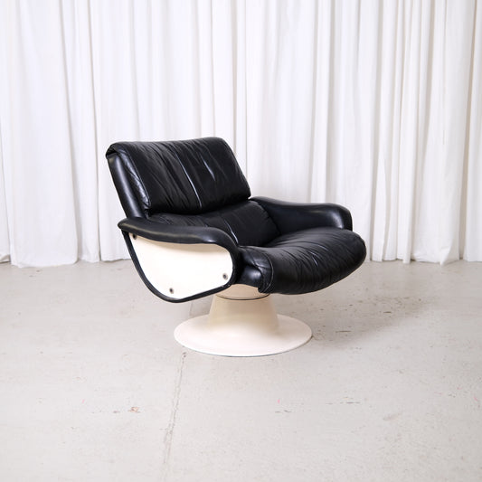Yrjö Kukkapuro Saturnus Lounge Chair in Black Leather