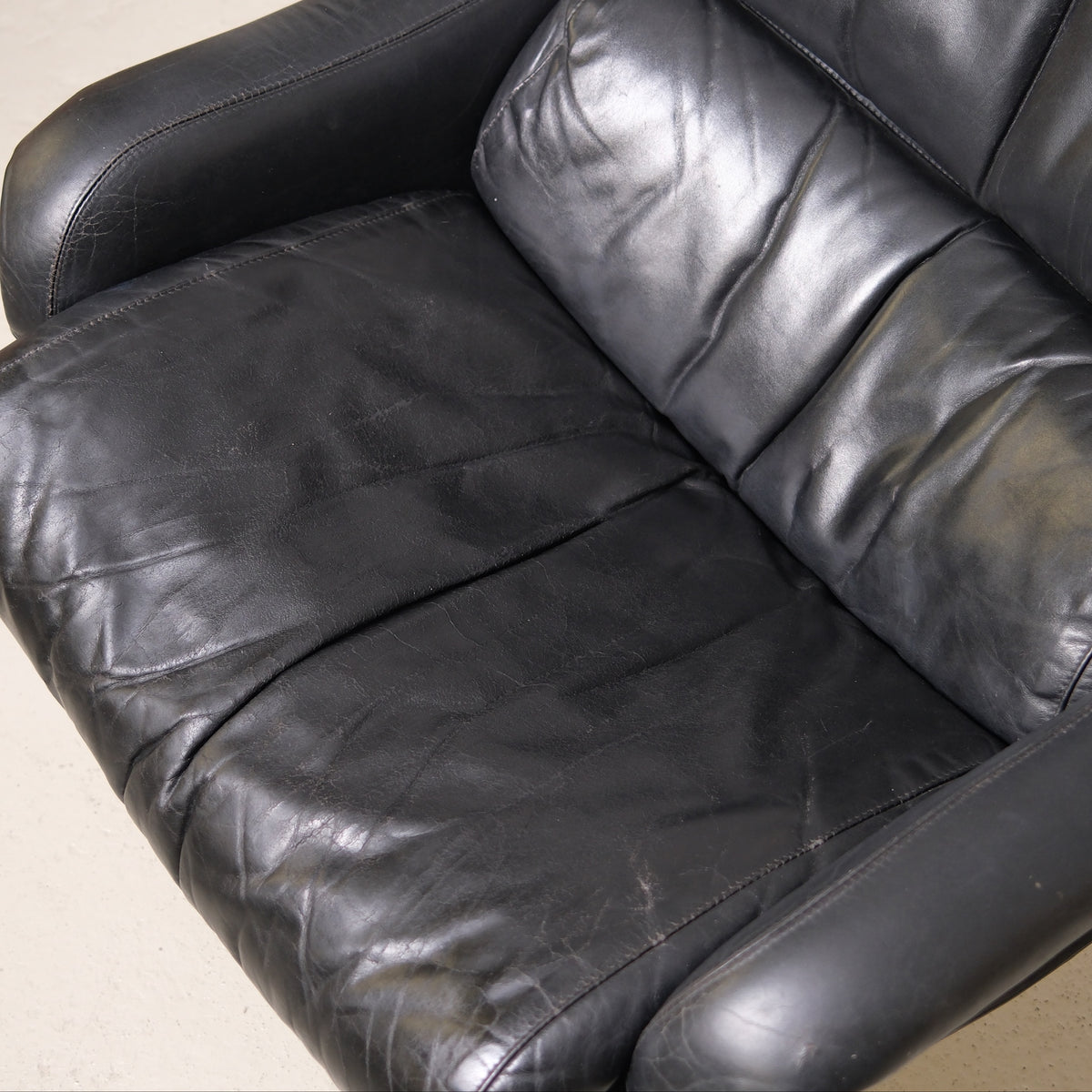 Yrjö Kukkapuro Saturnus Lounge Chair in Black Leather