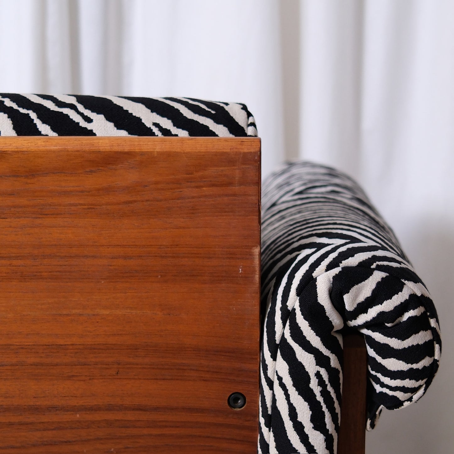 Yrjö Kukkapuro Ateljee -sohva, Zebra-verhoilu
