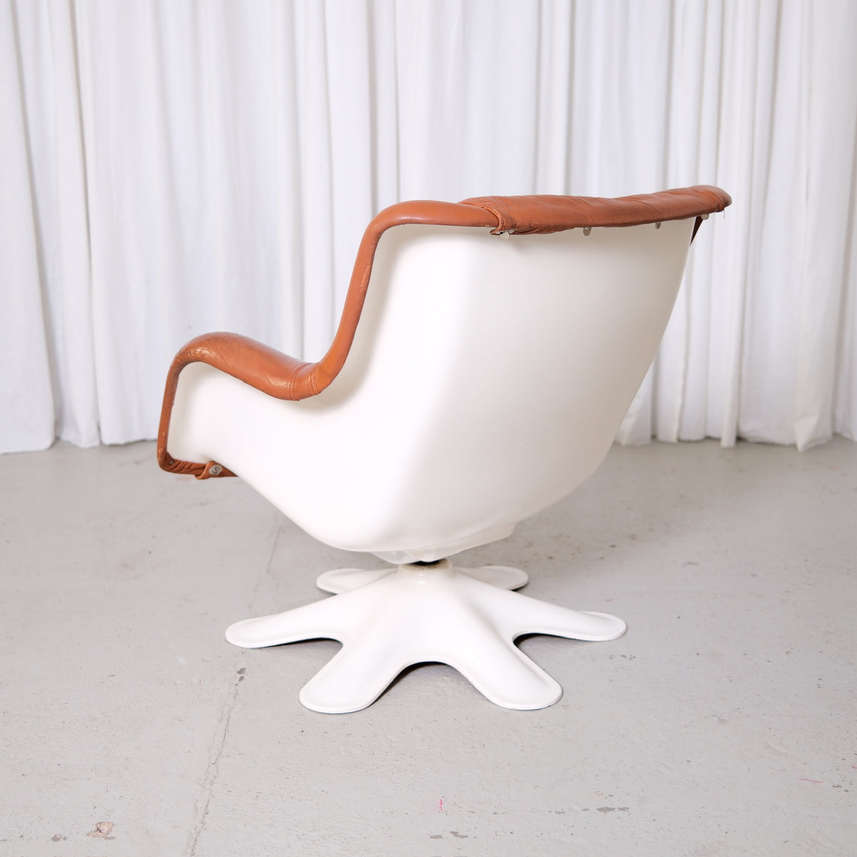 Yrjö Kukkapuro Karuselli 418 Swivel Lounge Chair for Haimi in Brown Leather