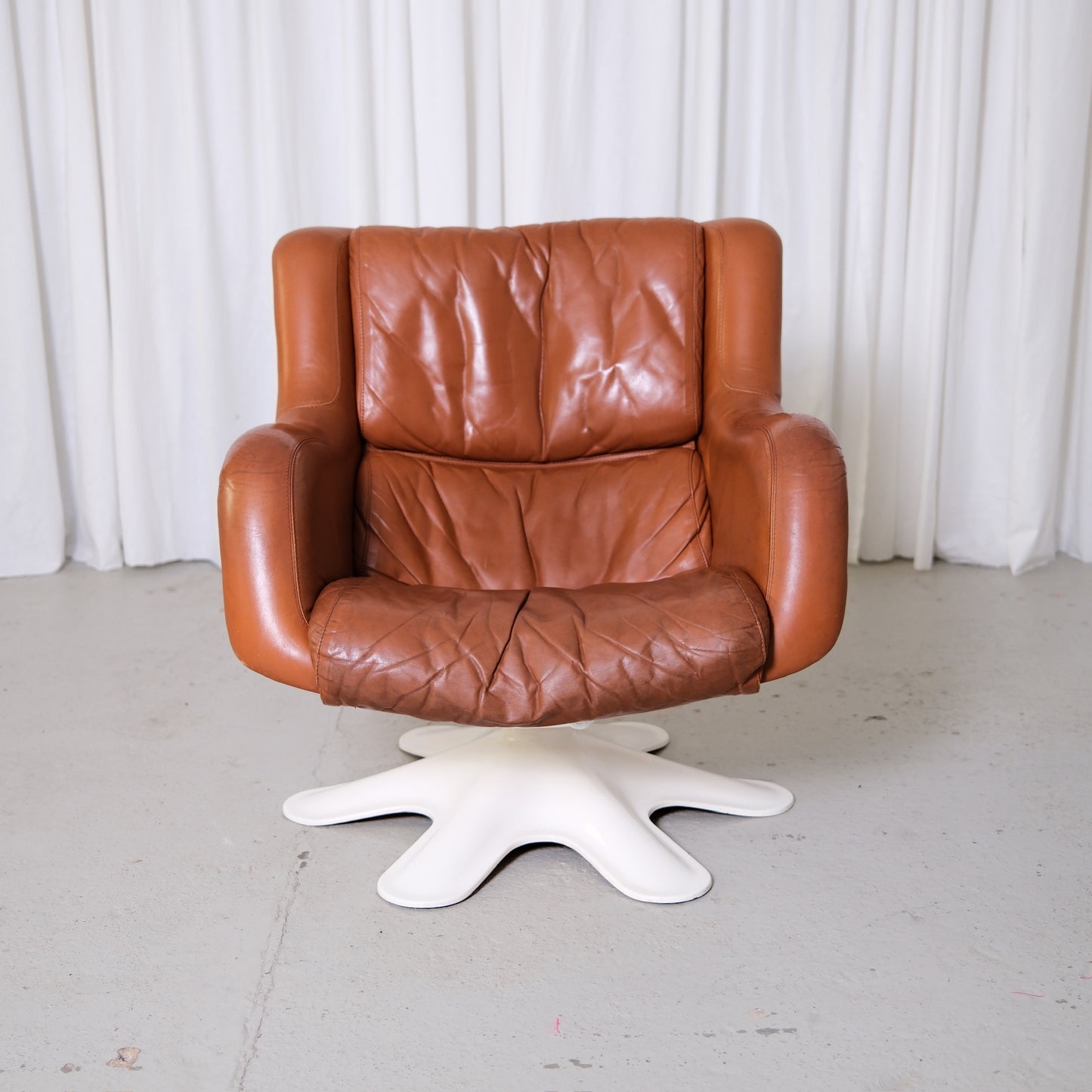 Yrjö Kukkapuro Karuselli 418 Swivel Lounge Chair for Haimi in Brown Leather