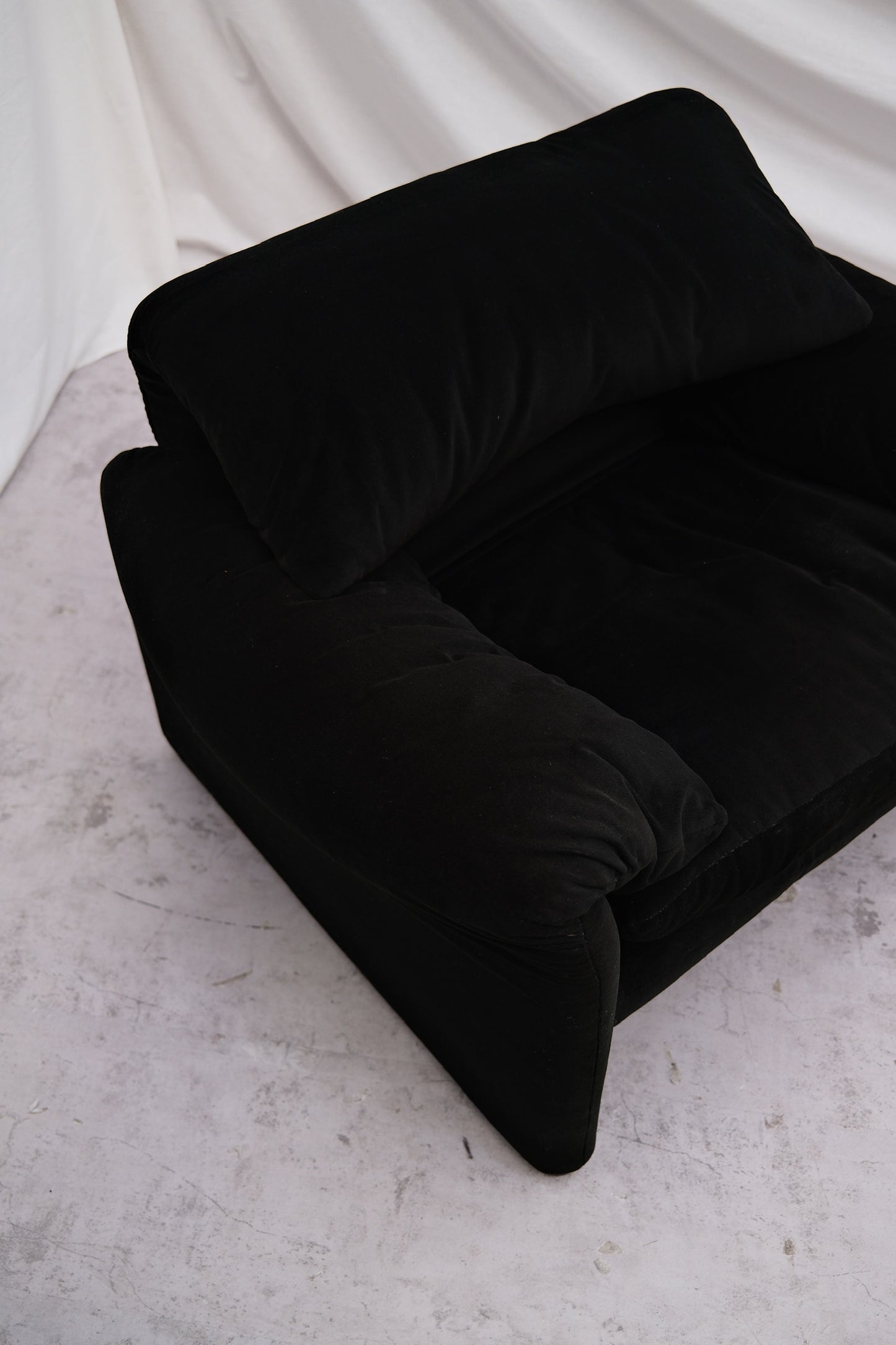 Vico Magistretti Maralunga Armchair - Black Velvet - Cassina