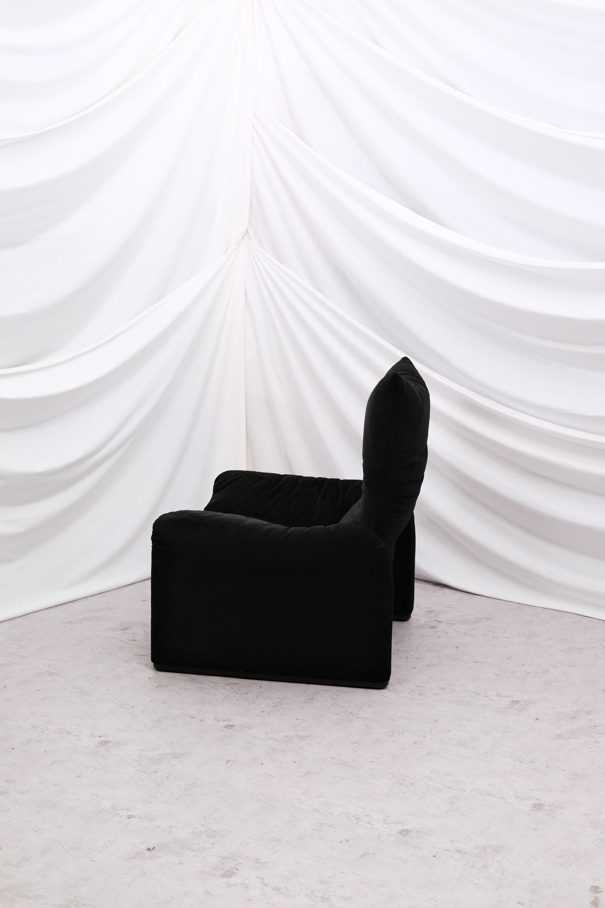 Vico Magistretti Maralunga Armchair - Black Velvet - Cassina
