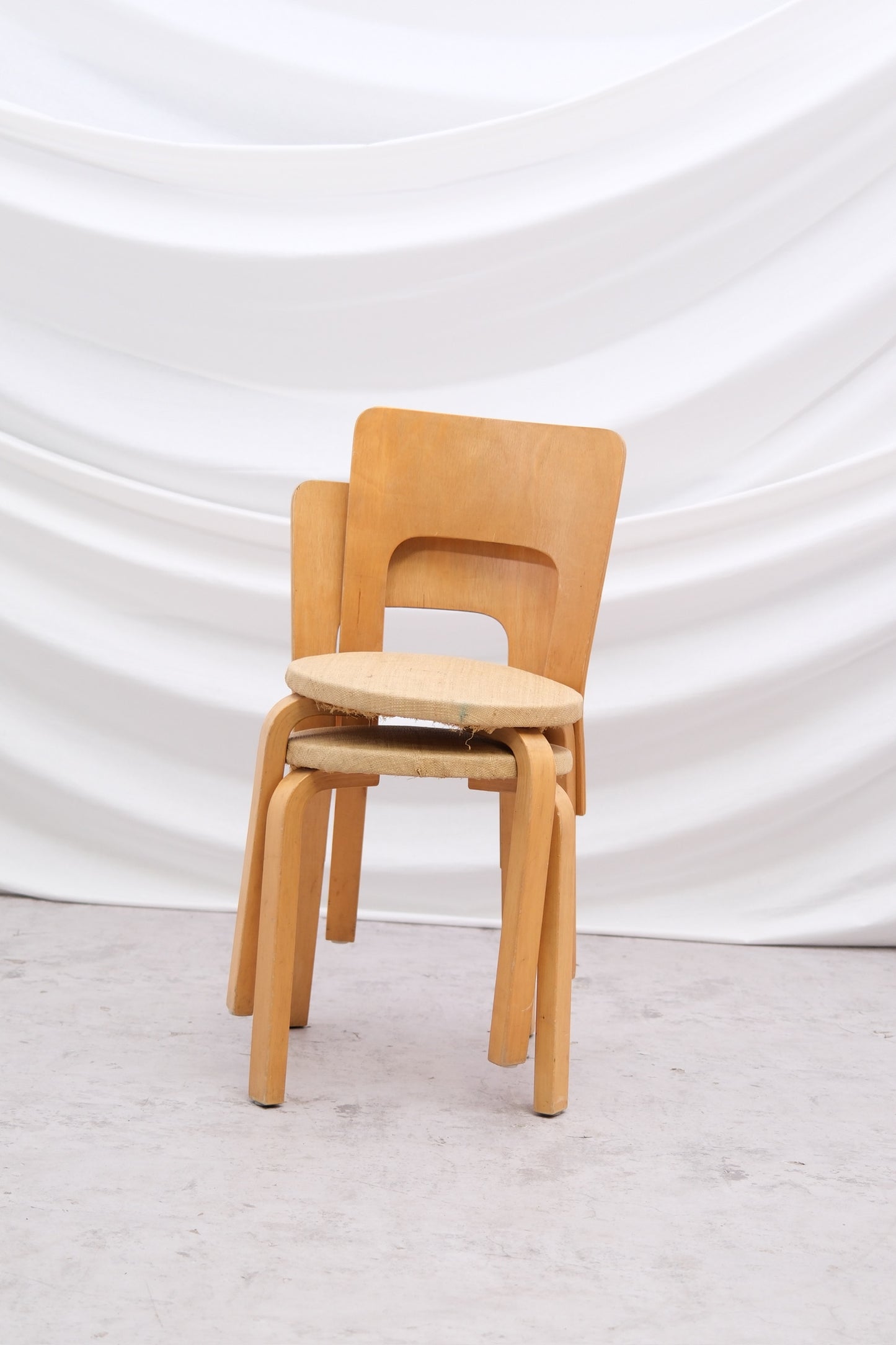 Artek malli 66 tuolit, rottinkiverhoilu – Alvar Aalto