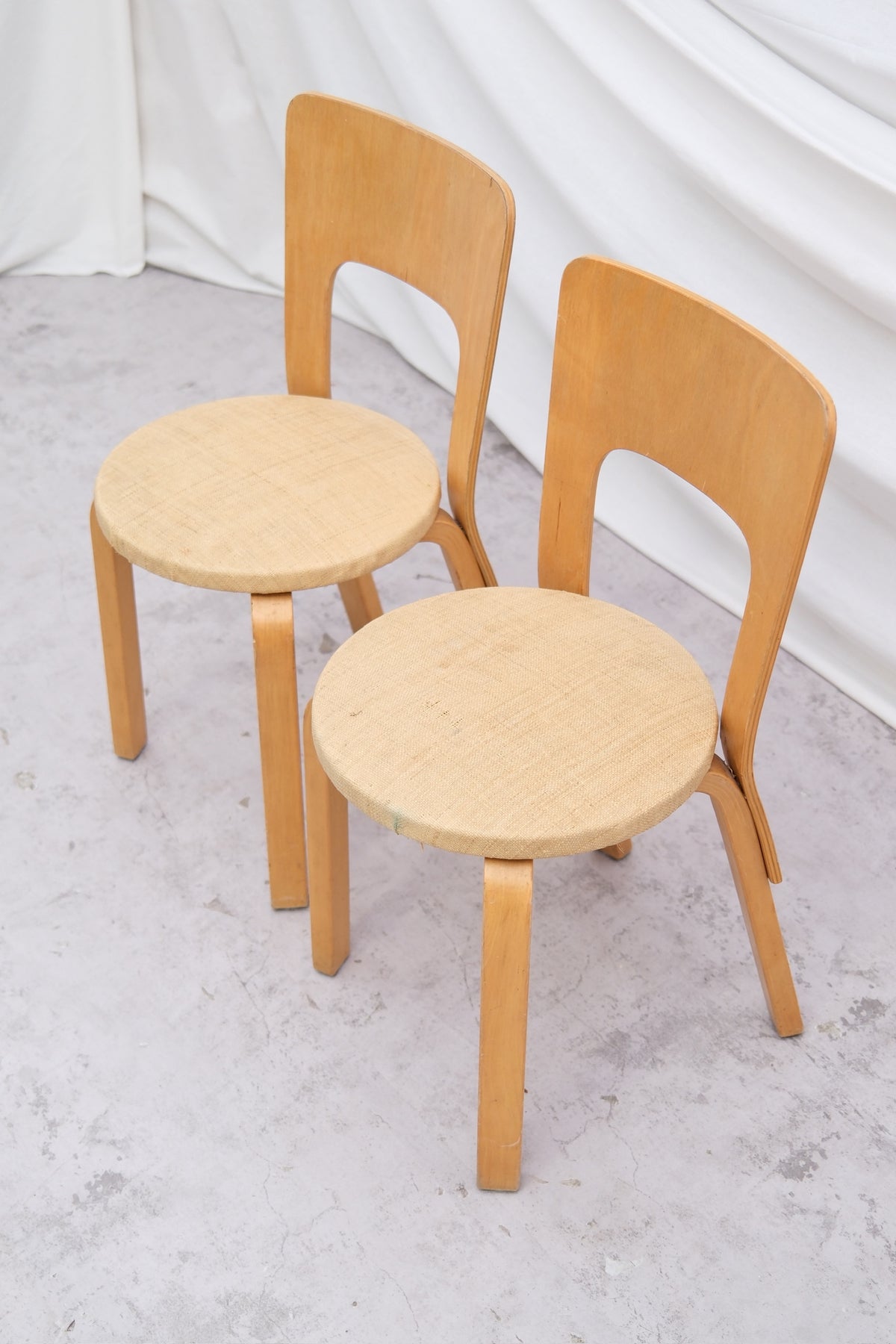 Artek malli 66 tuolit, rottinkiverhoilu – Alvar Aalto