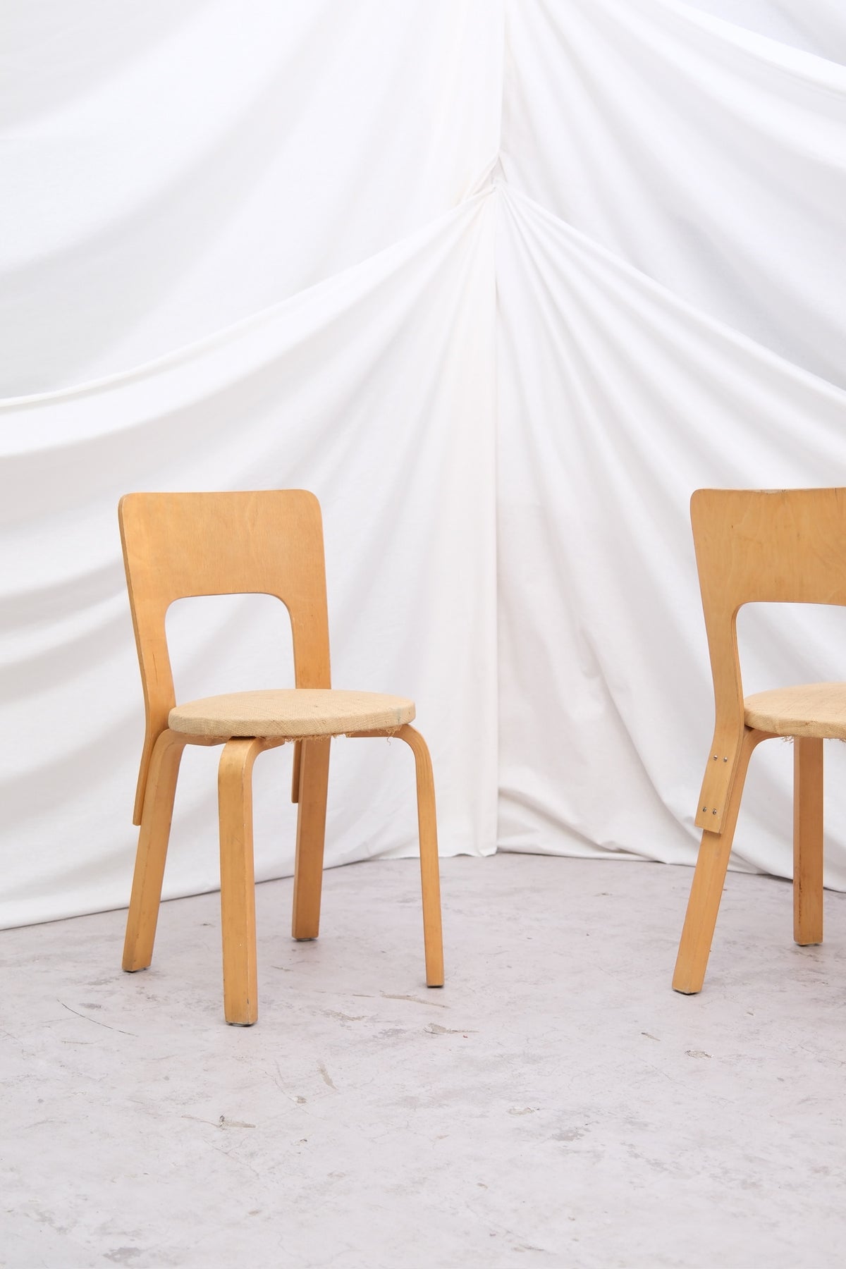 Artek malli 66 tuolit, rottinkiverhoilu – Alvar Aalto