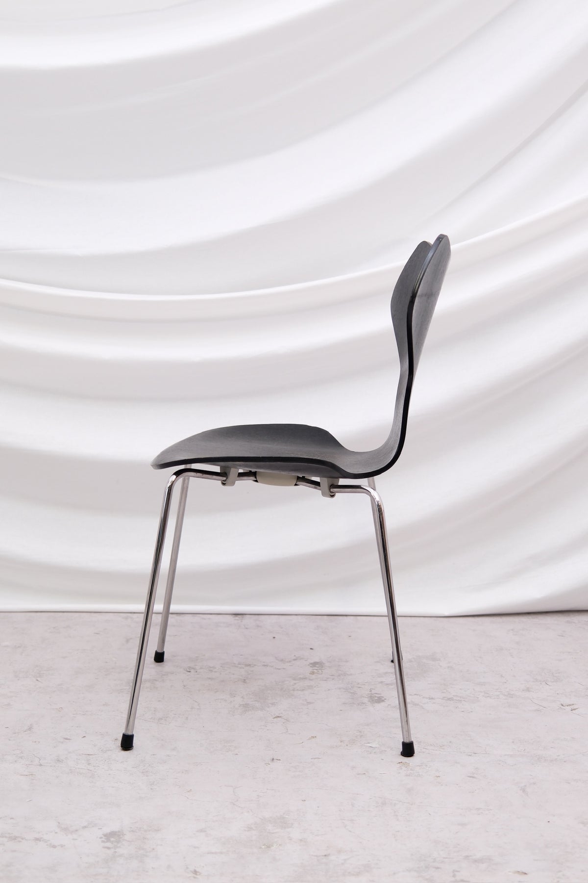 Fritz Hansen Grand Prix -tuolit, musta puu