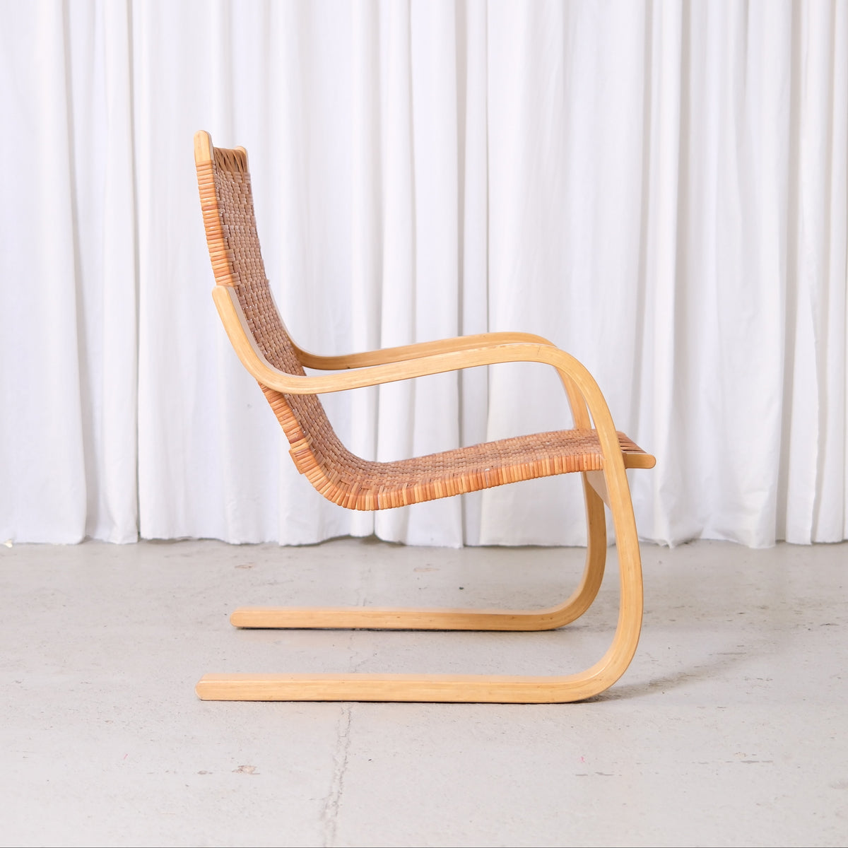 Alvar Aalto 406 -rottinkilepotuolit, valmistaja Artek