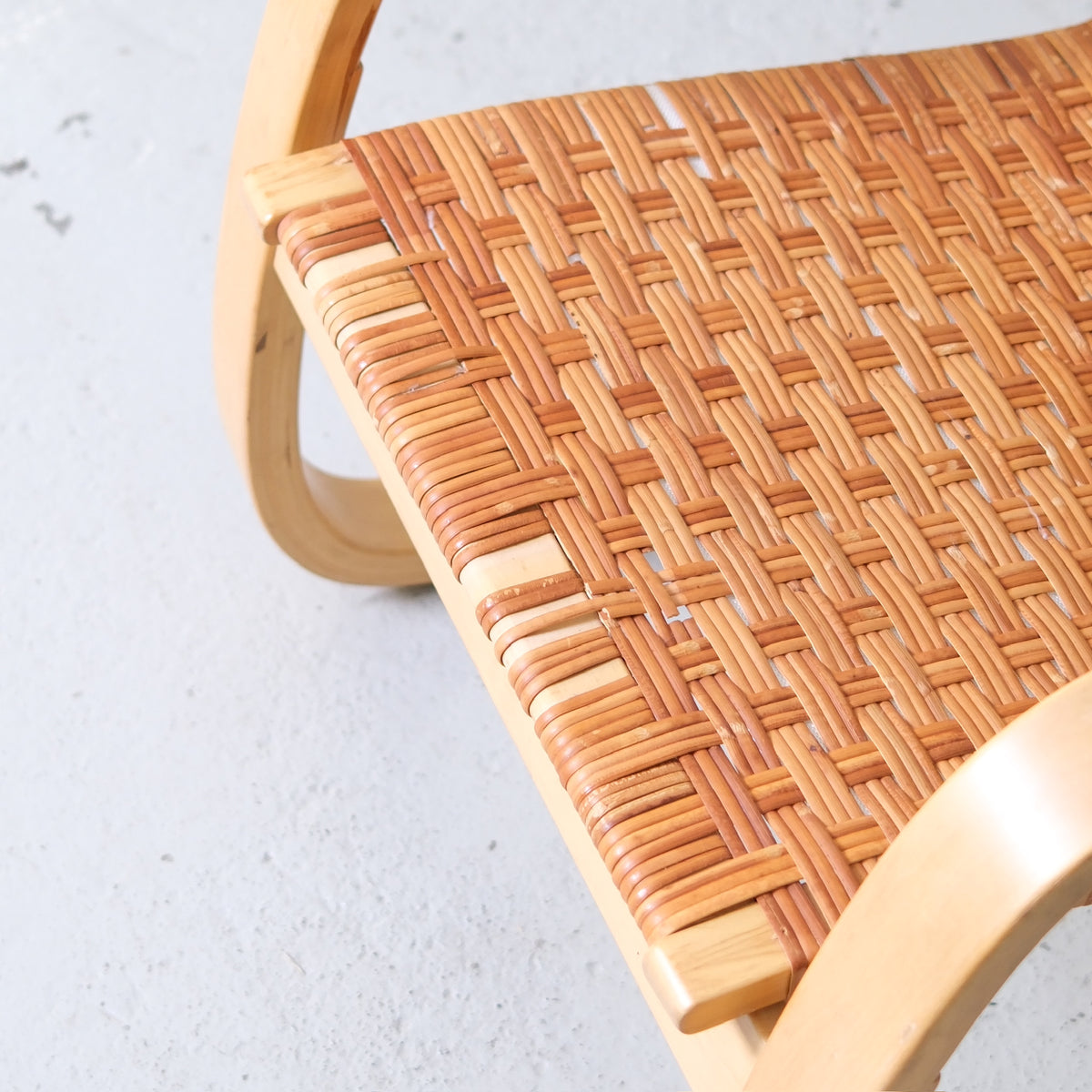 Alvar Aalto 406 -rottinkilepotuolit, valmistaja Artek