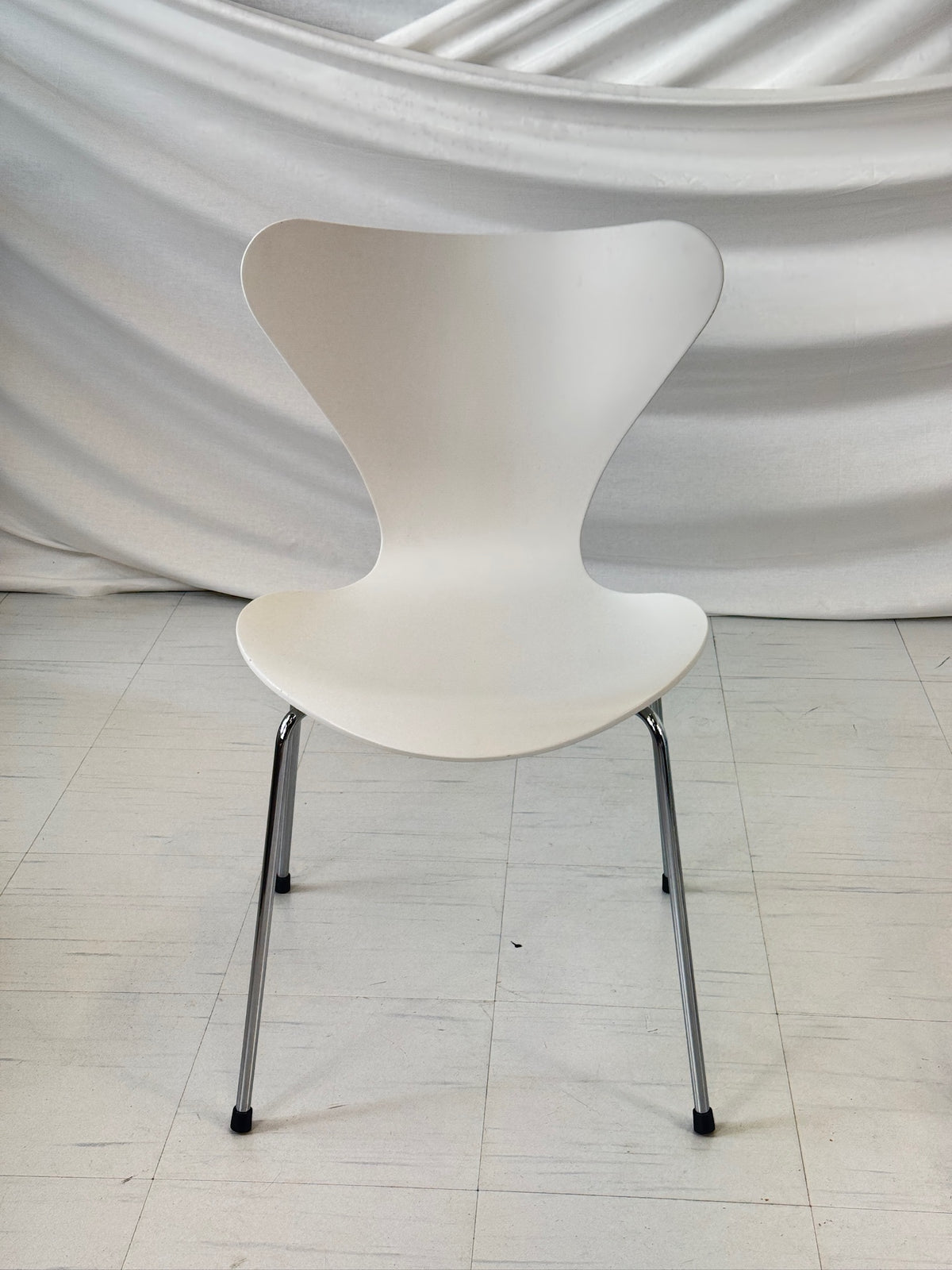 Arne Jacobsen malli 3107 Seven -tuoli, valmistaja Fritz Hansen