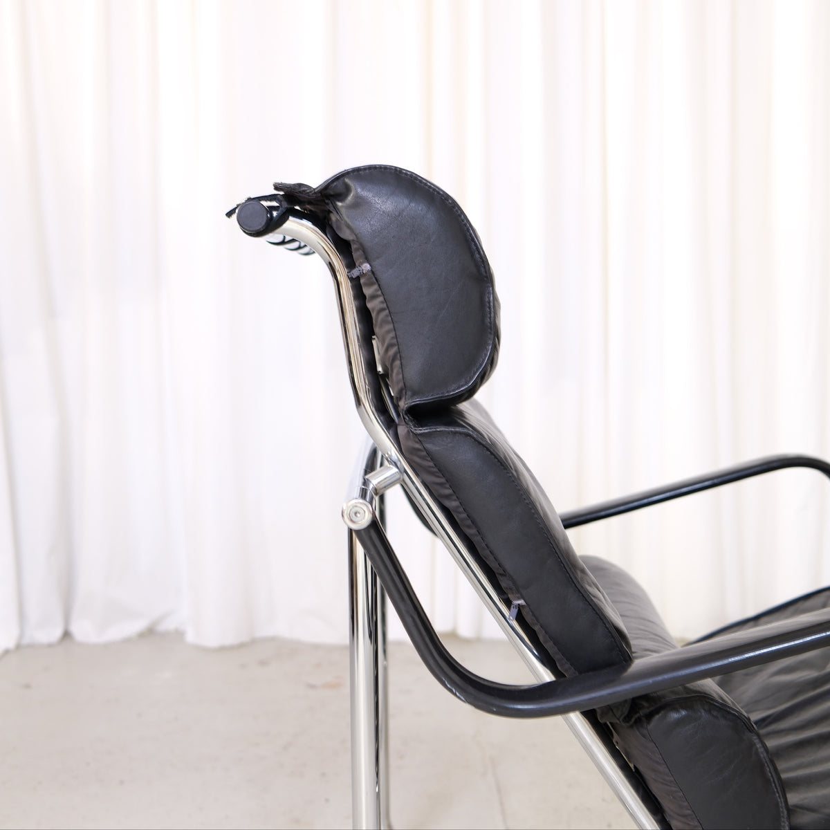 Yrjö Kukkapuro Remmi Lounge Chair in Black Leather