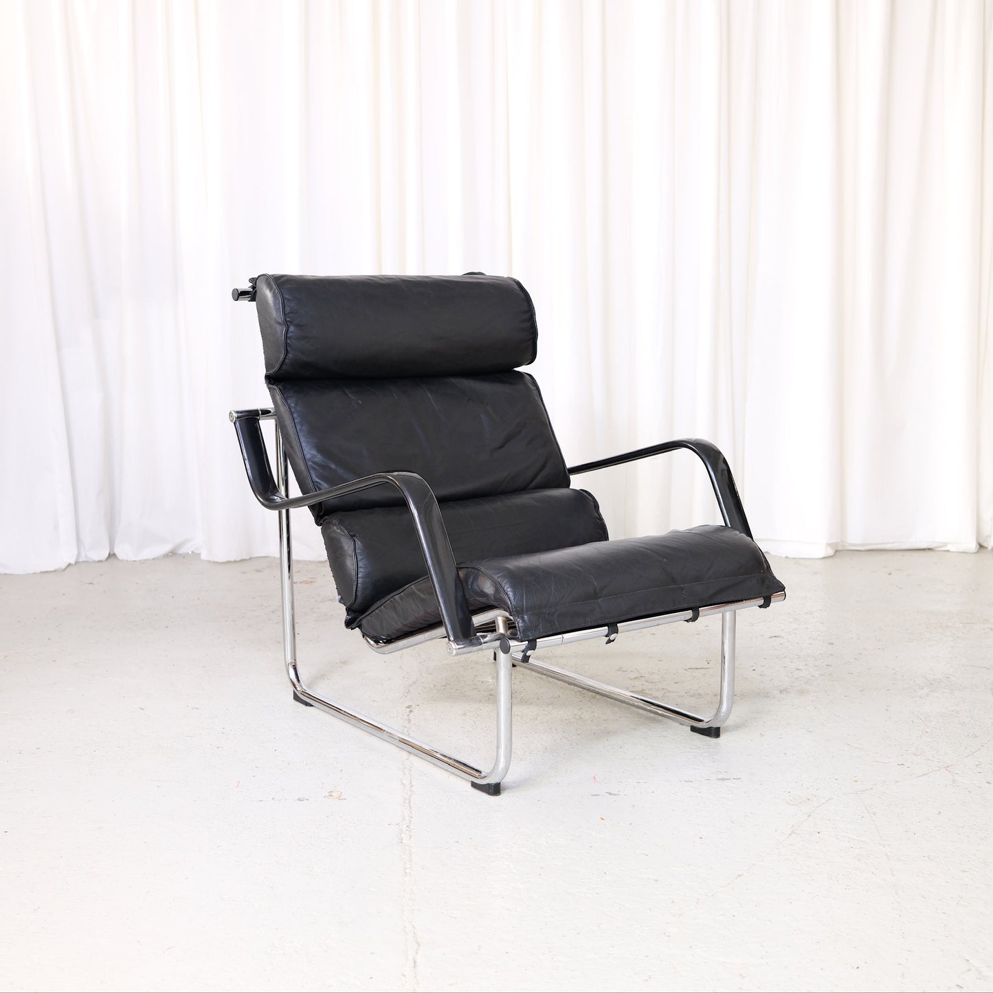 Yrjö Kukkapuro Remmi Lounge Chair in Black Leather