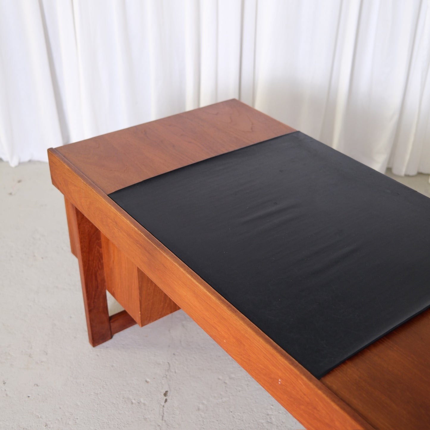 Olavi Hänninen Paletti Desk for HMN Huonekalu Mikko Nupponen