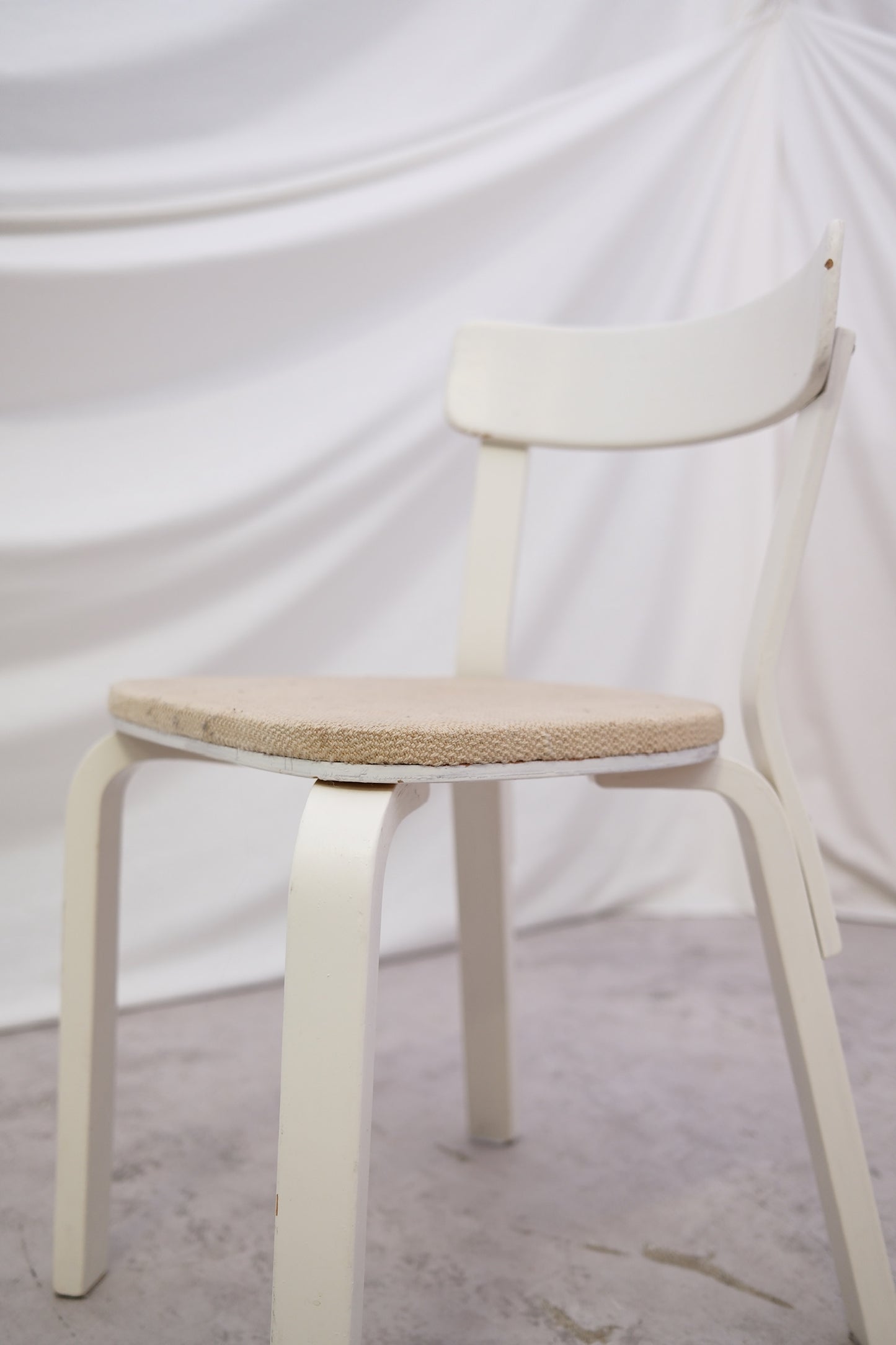 Alvar Aalto 69 Sandwich -tuoli, valmistaja Artek