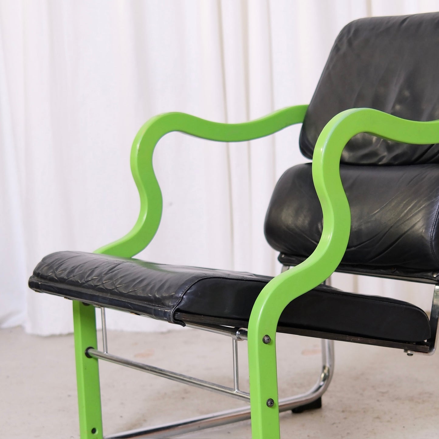 Yrjö Kukkapuro Experiment Lounge Chair in Black Leather and Green Armrests