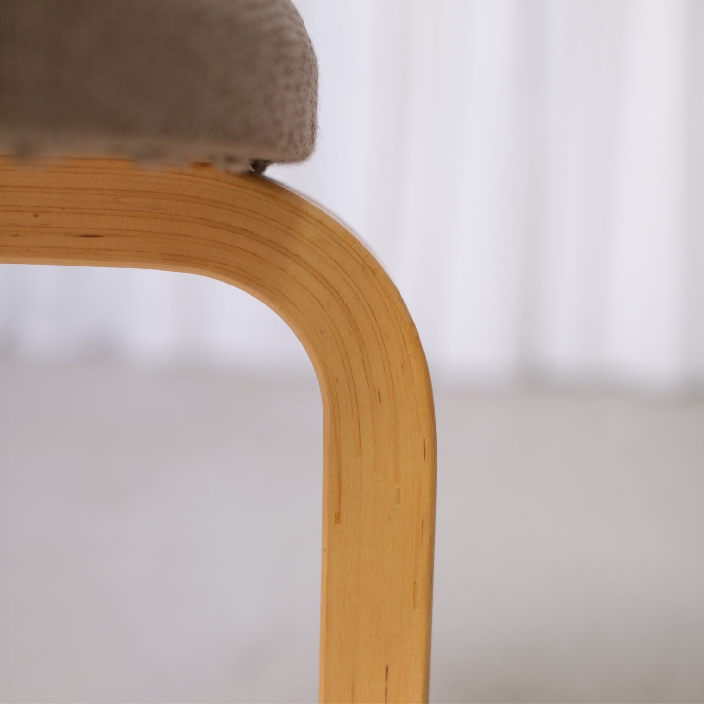 Artek E60 jakkara, Artek-kangasverhoilu