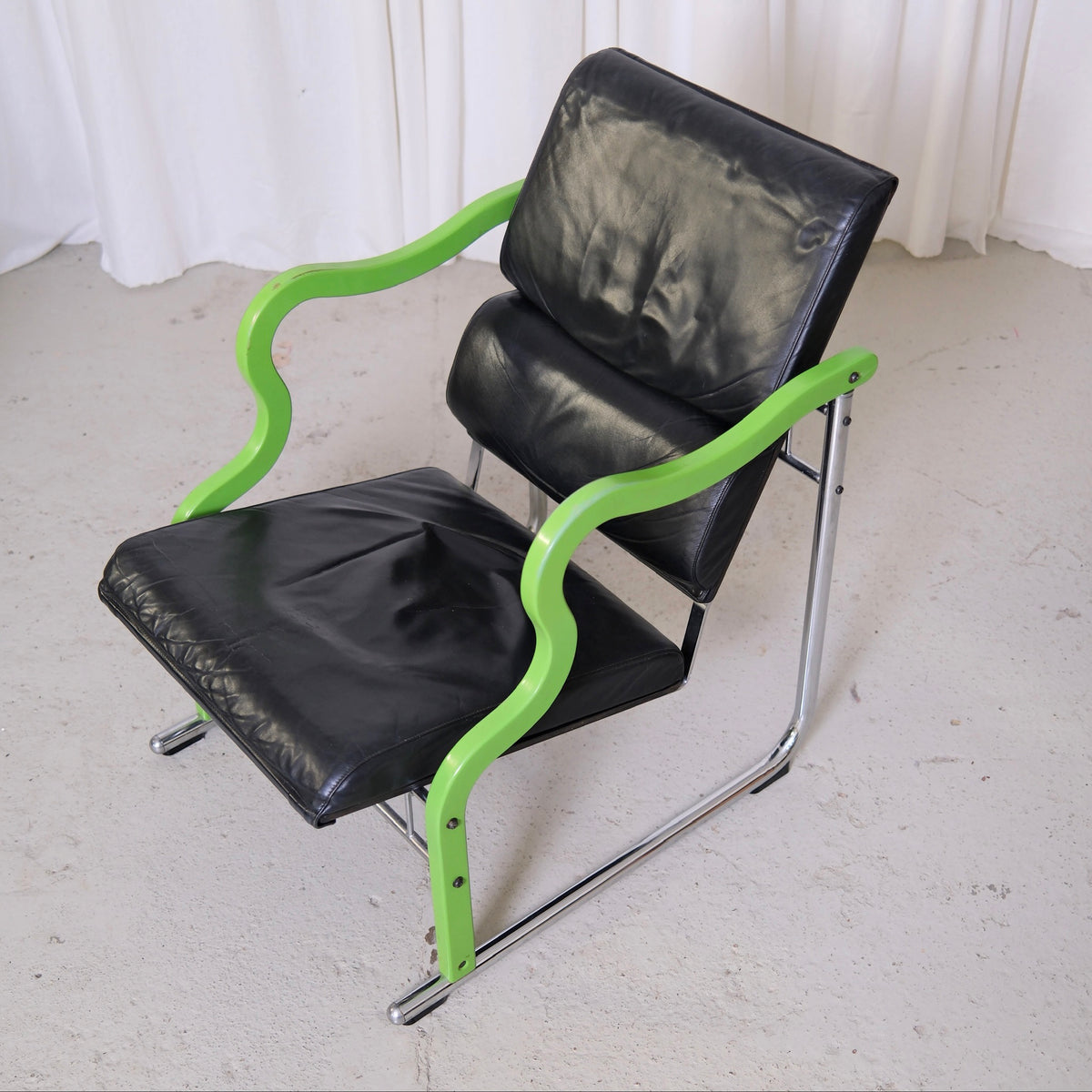 Yrjö Kukkapuro Experiment Lounge Chair in Black Leather and Green Armrests
