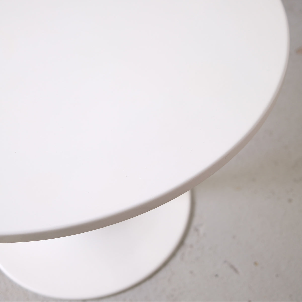 Asko Amigo Round Dining Table