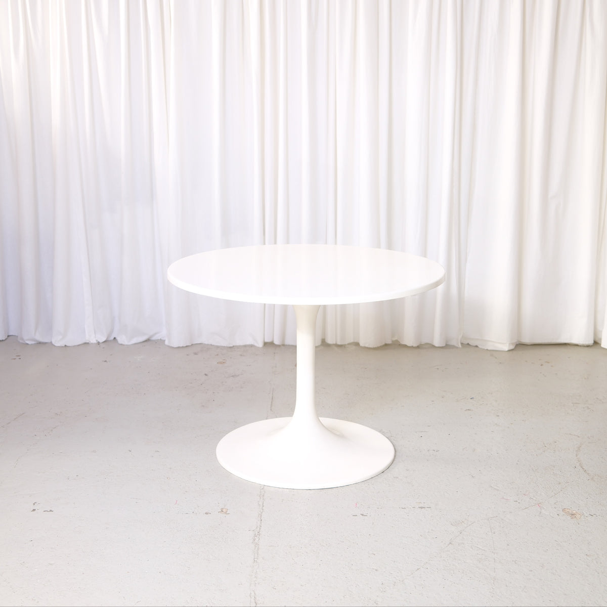 Asko Amigo Round Dining Table