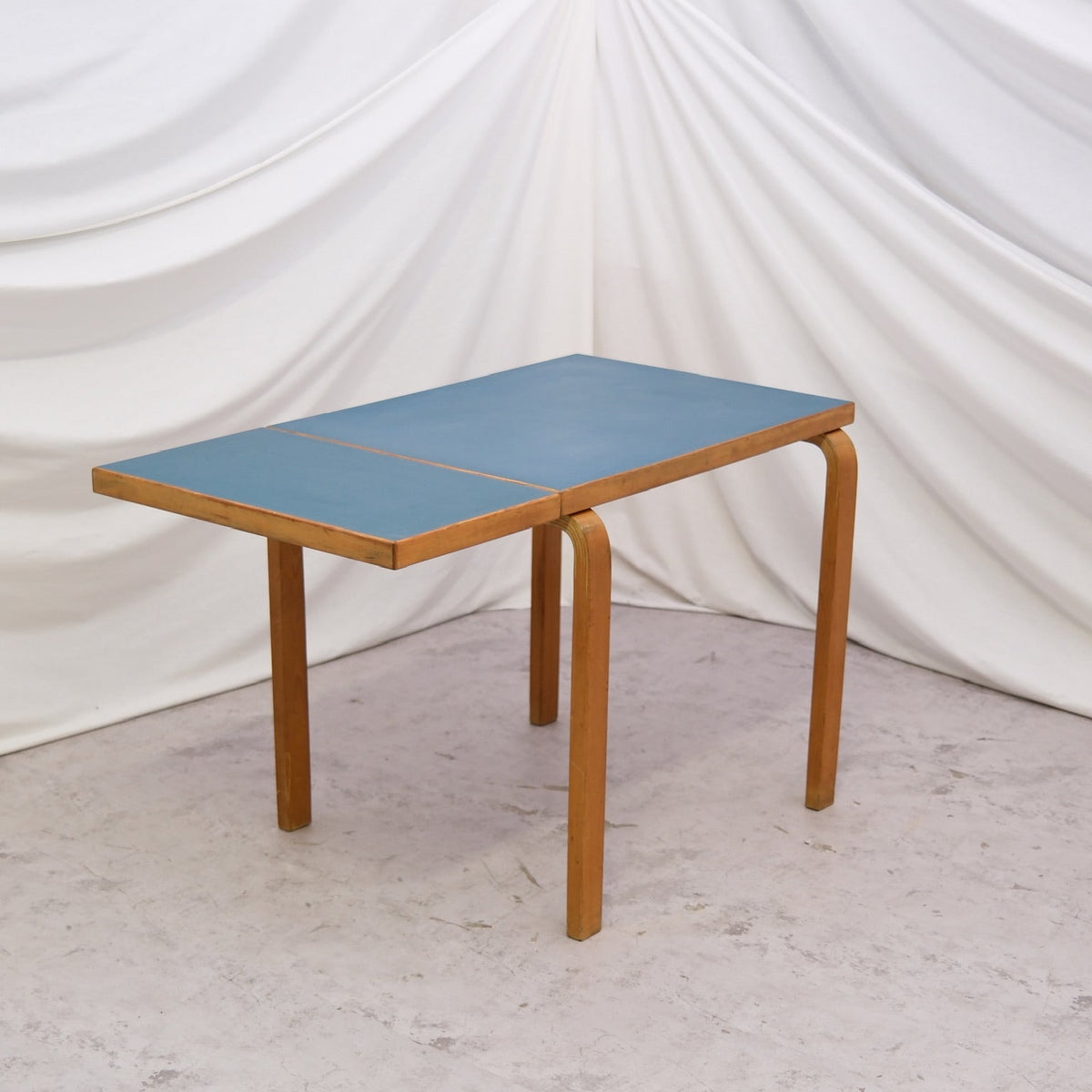 Artek DL82 taittopöytä, valmistaja Oy Huonekalu- ja Rakennustyötehdas Ab, 1940–1950-luku