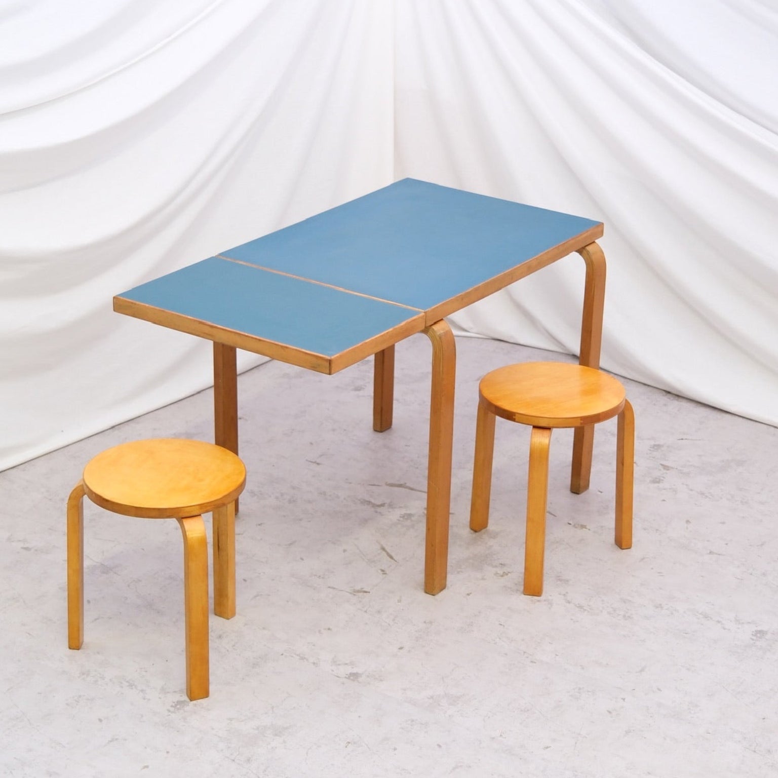 Artek DL82 Drop-Leaf Table OY HUONEKALU- JA RAKENNUSTYTEHDAS AB, 1940/1950S