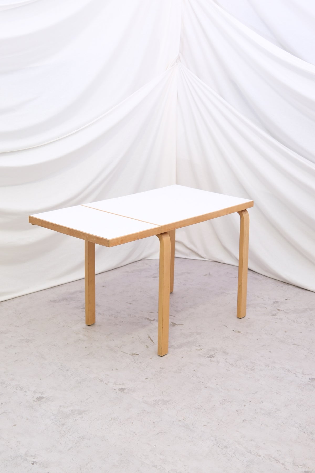 Artek DL82 taittopöytä, valmistaja Oy Huonekalu- ja Rakennustyötehdas Ab, 1950–1960-luku