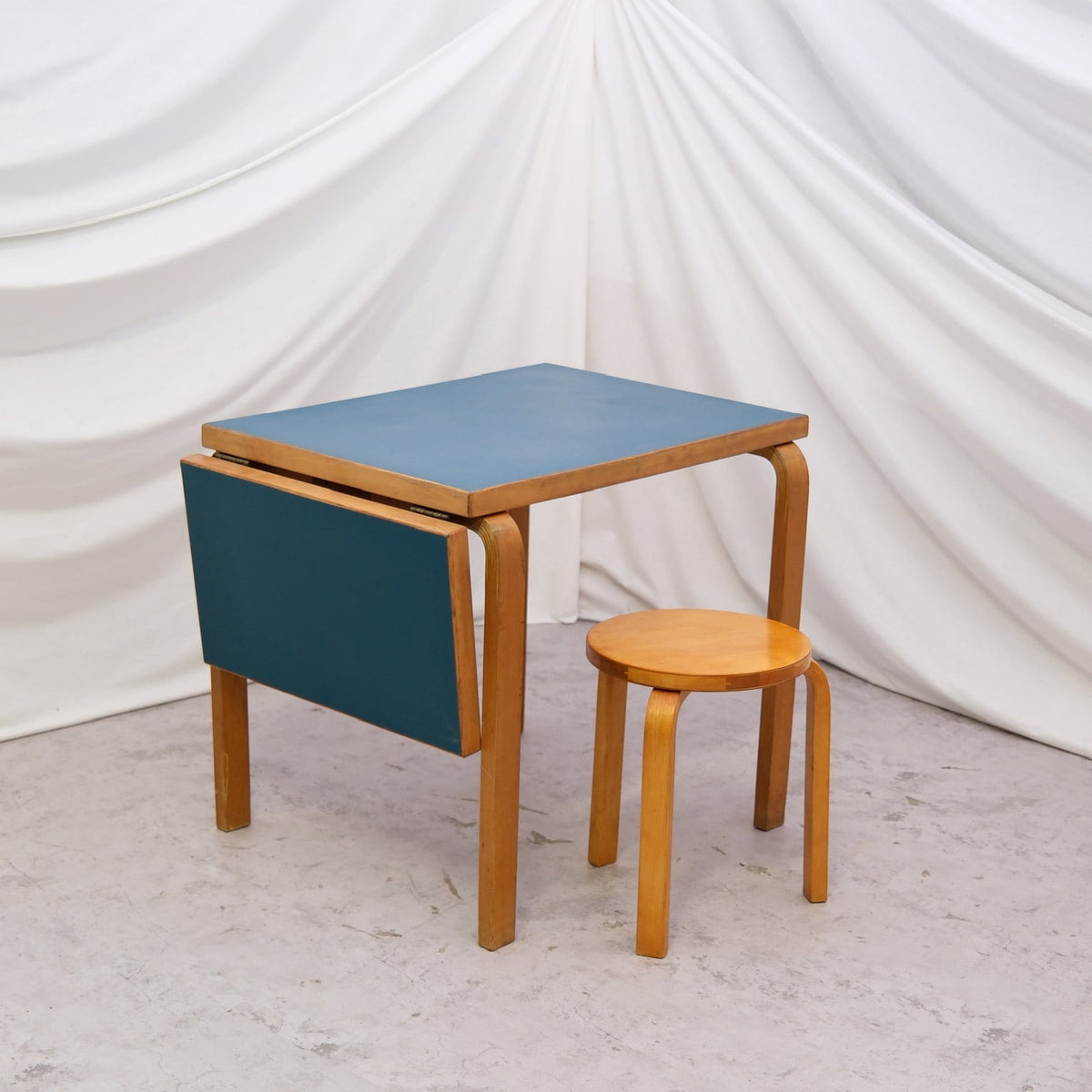 Artek DL82 taittopöytä, valmistaja Oy Huonekalu- ja Rakennustyötehdas Ab, 1940–1950-luku