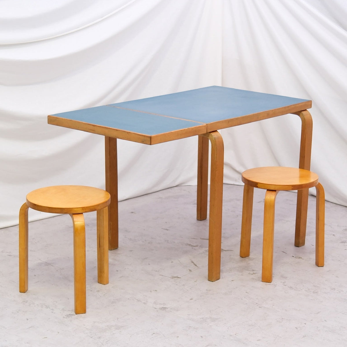 Artek DL82 taittopöytä, valmistaja Oy Huonekalu- ja Rakennustyötehdas Ab, 1940–1950-luku