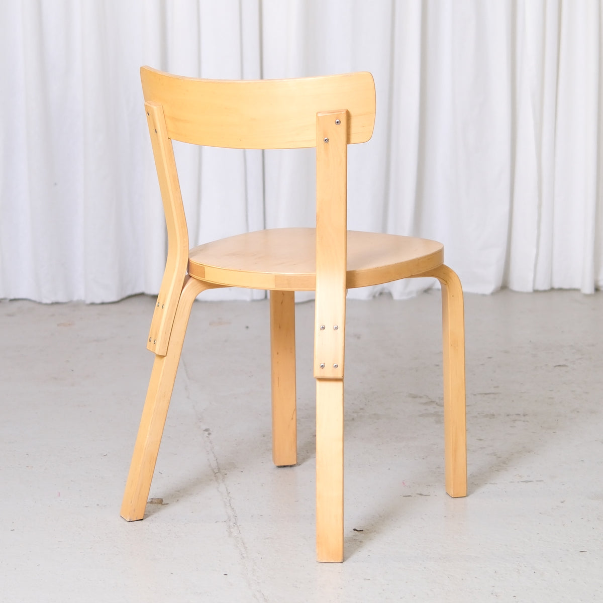 Alvar Aalto Artek 69 -koivutuolit