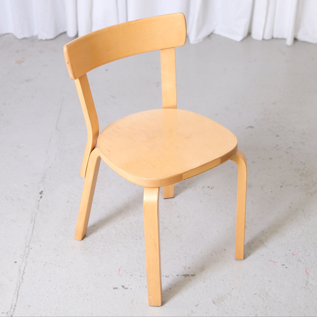 Alvar Aalto Artek 69 -koivutuolit