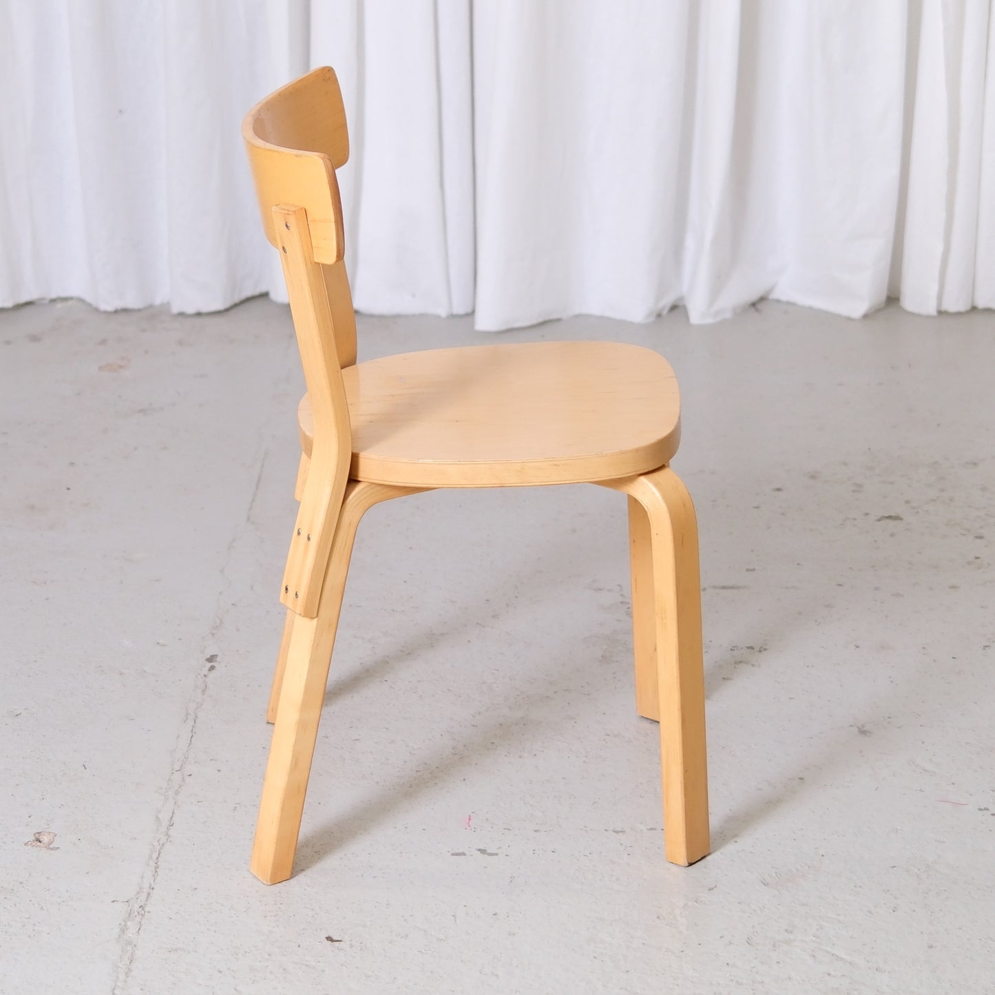 Alvar Aalto Artek 69 -koivutuolit