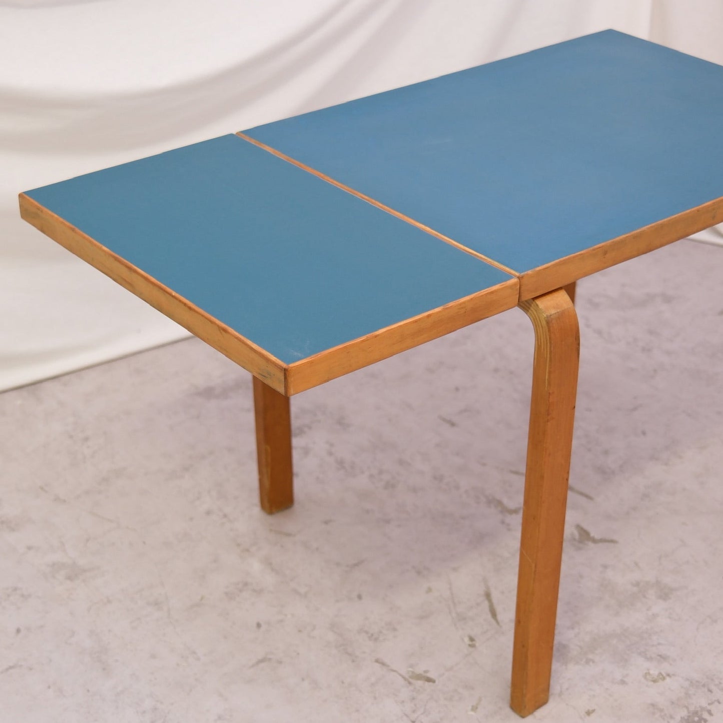 Artek DL82 taittopöytä, valmistaja Oy Huonekalu- ja Rakennustyötehdas Ab, 1940–1950-luku