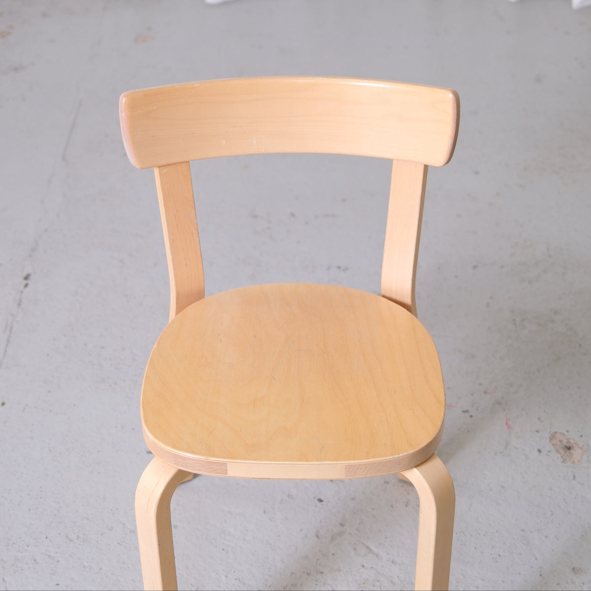 Alvar Aalto 69 -koivutuolit, valmistaja Artek