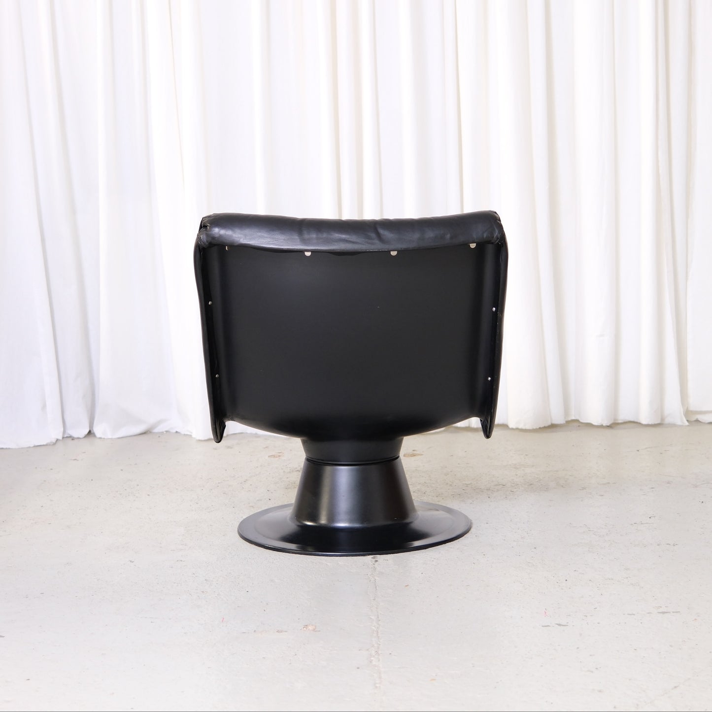 Yrjö Kukkapuro Saturnus Lounge Chair Black Leather
