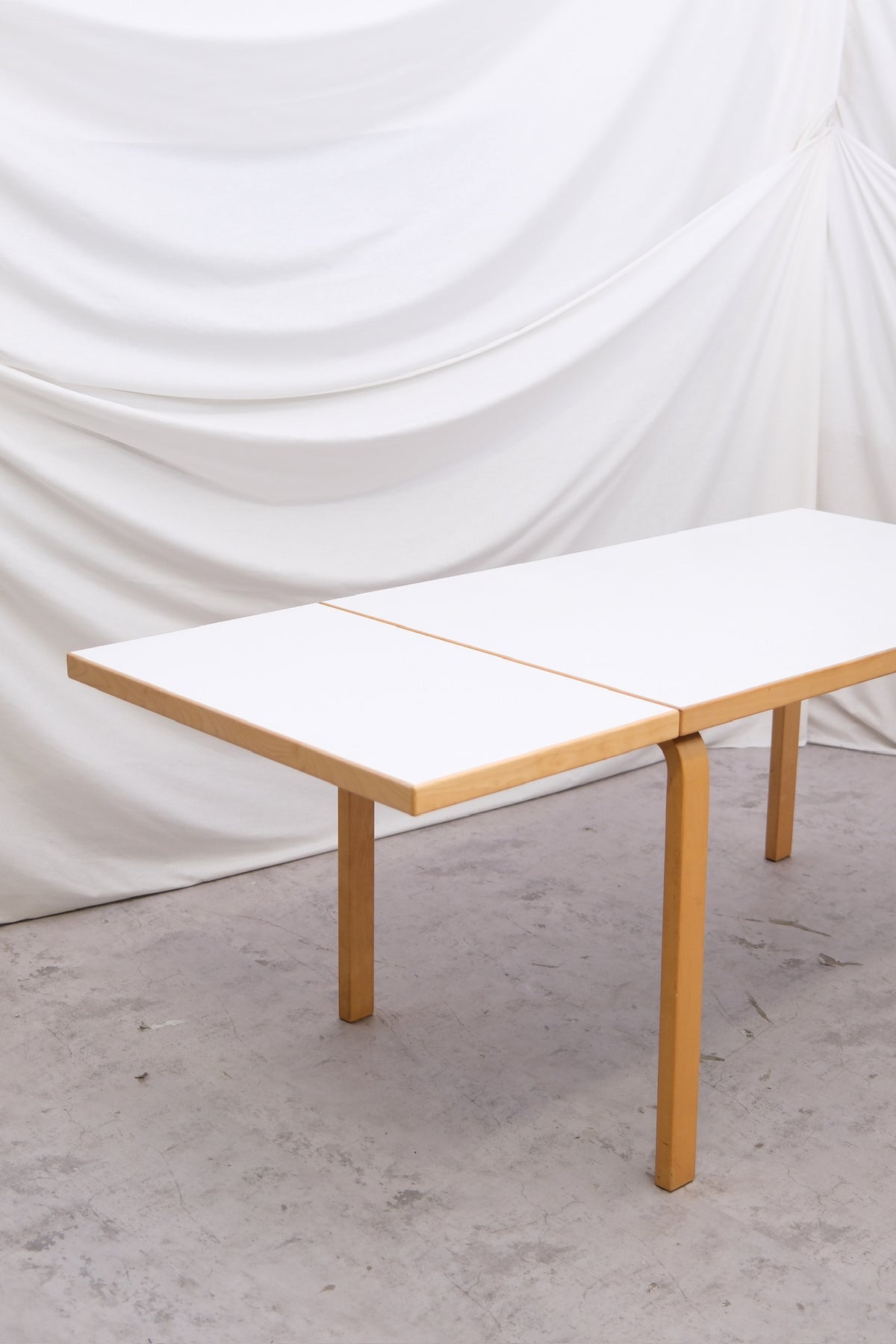 Artek suuri taittopöytä – Alvar Aalto
